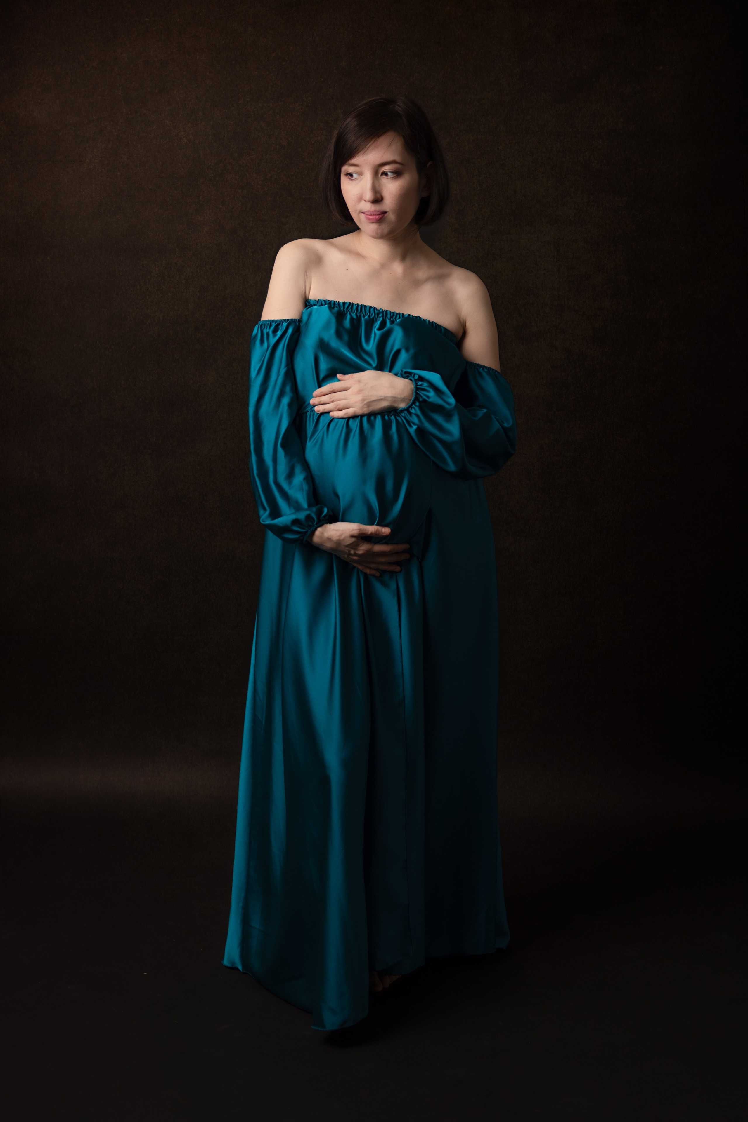 Maternity photoshoot in Dresden – soft and emotional pregnancy photography