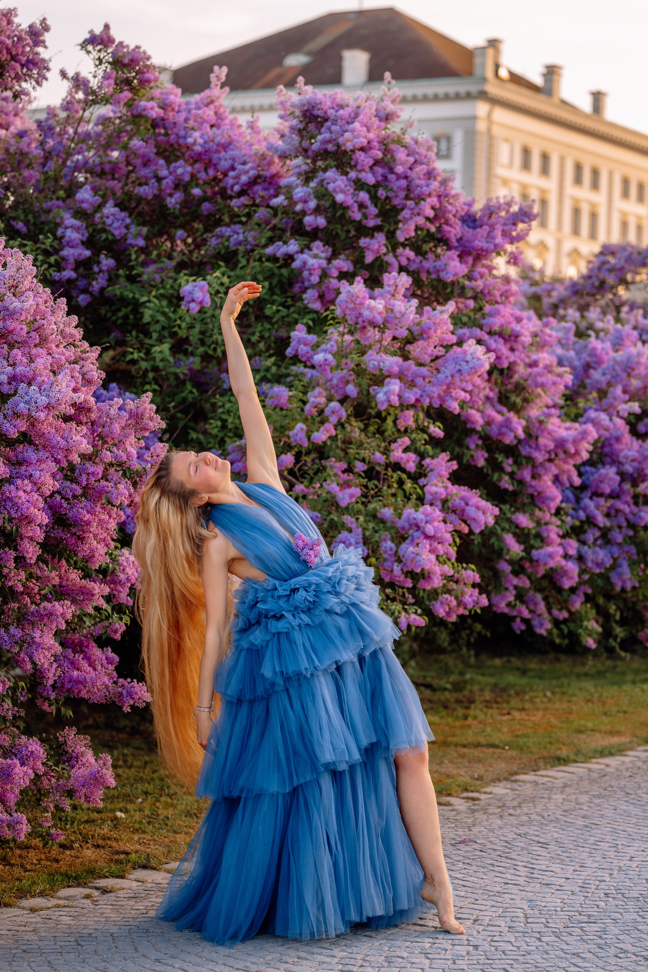 Wenn der Flieder beim Schloss Nymphenburg blüht. Hochzeitsfotograf München Taufe Familienfotograf Tanja Mauke