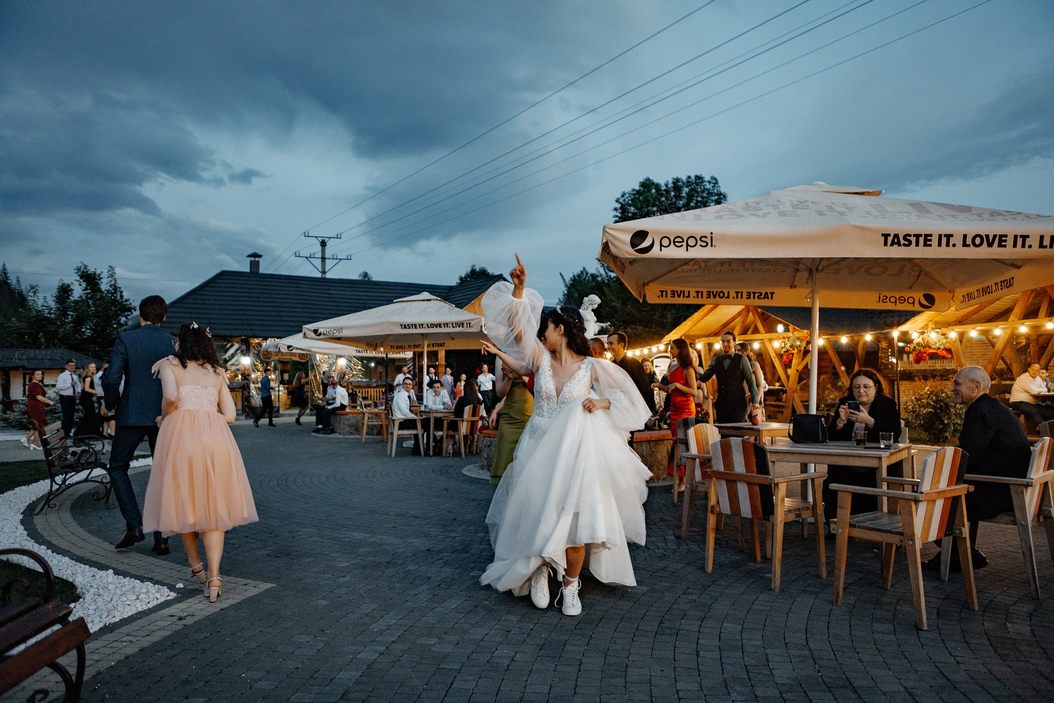 Radu si Diana. Wedding photographer and videographer