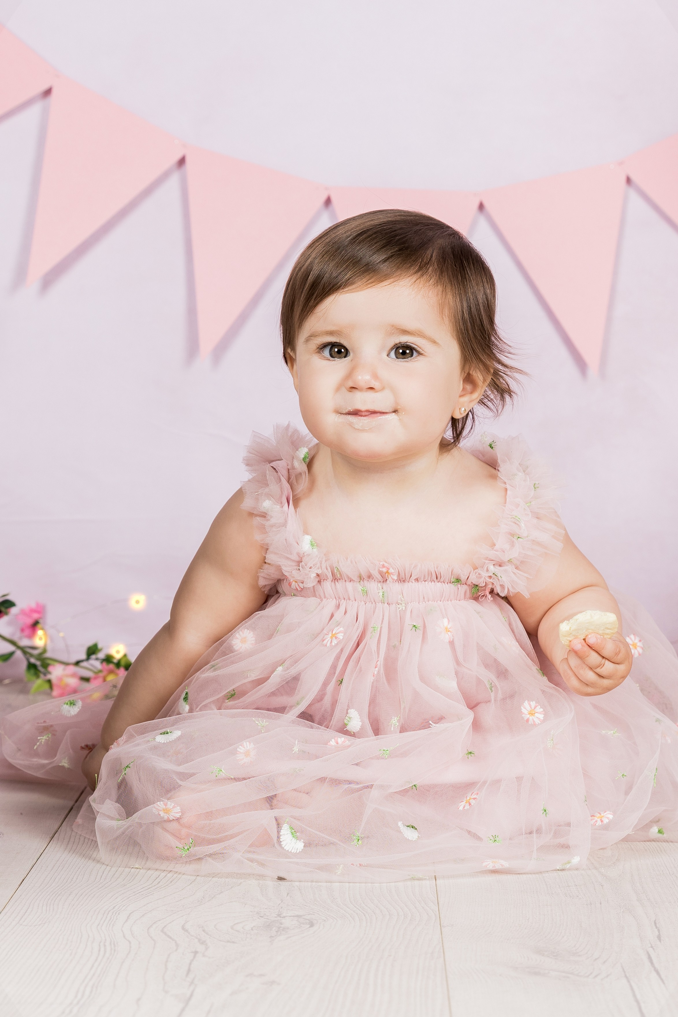 Sesión de fotos 1 año con familia y tarta | Rainbox. Rainbox Estudio de Fotografía