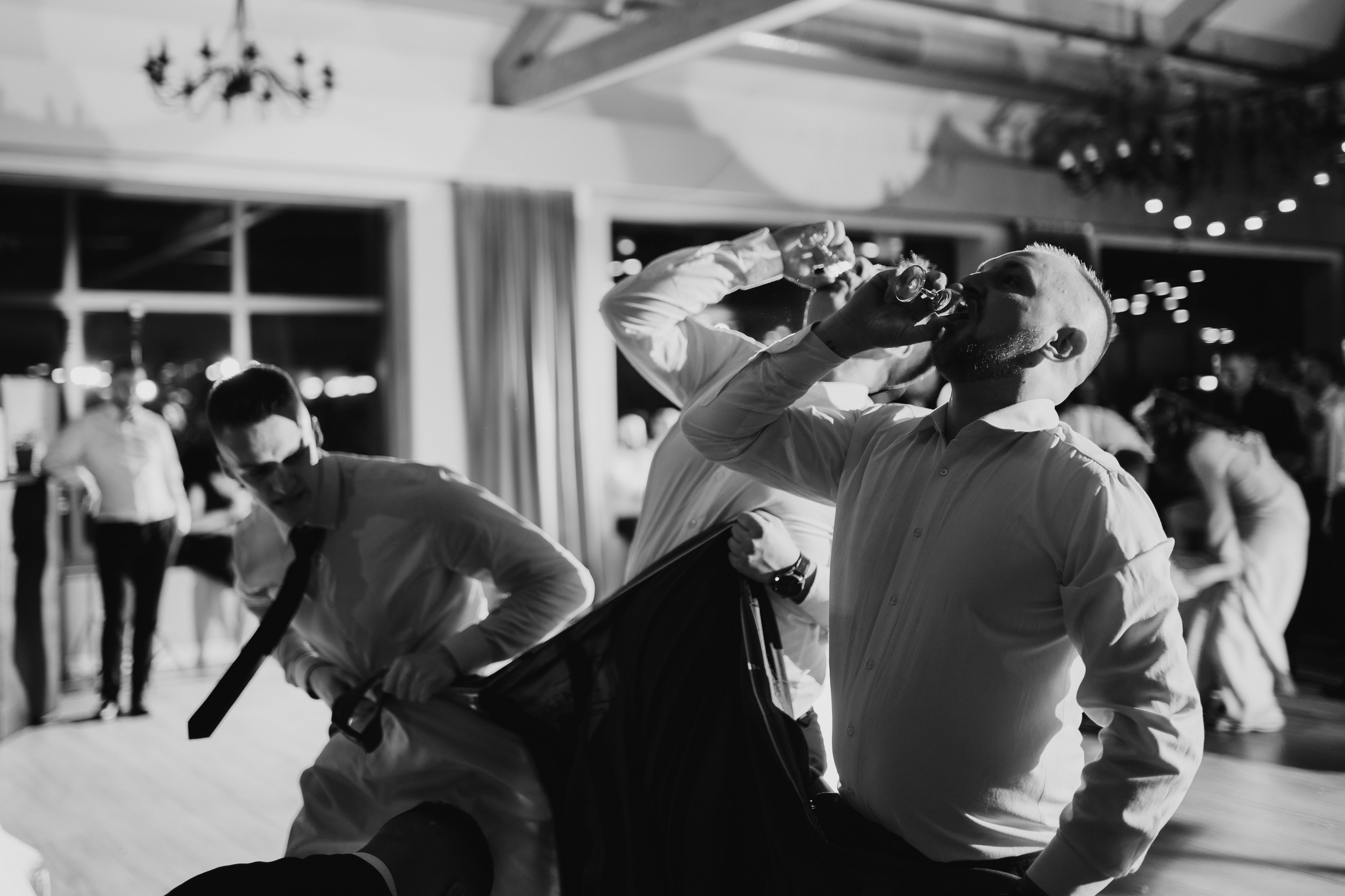 Sala Koralowa w Jaworzu: Opowieść o ślubie Nikoli i Kacpra. Karkowskafoto - fotografia miłości