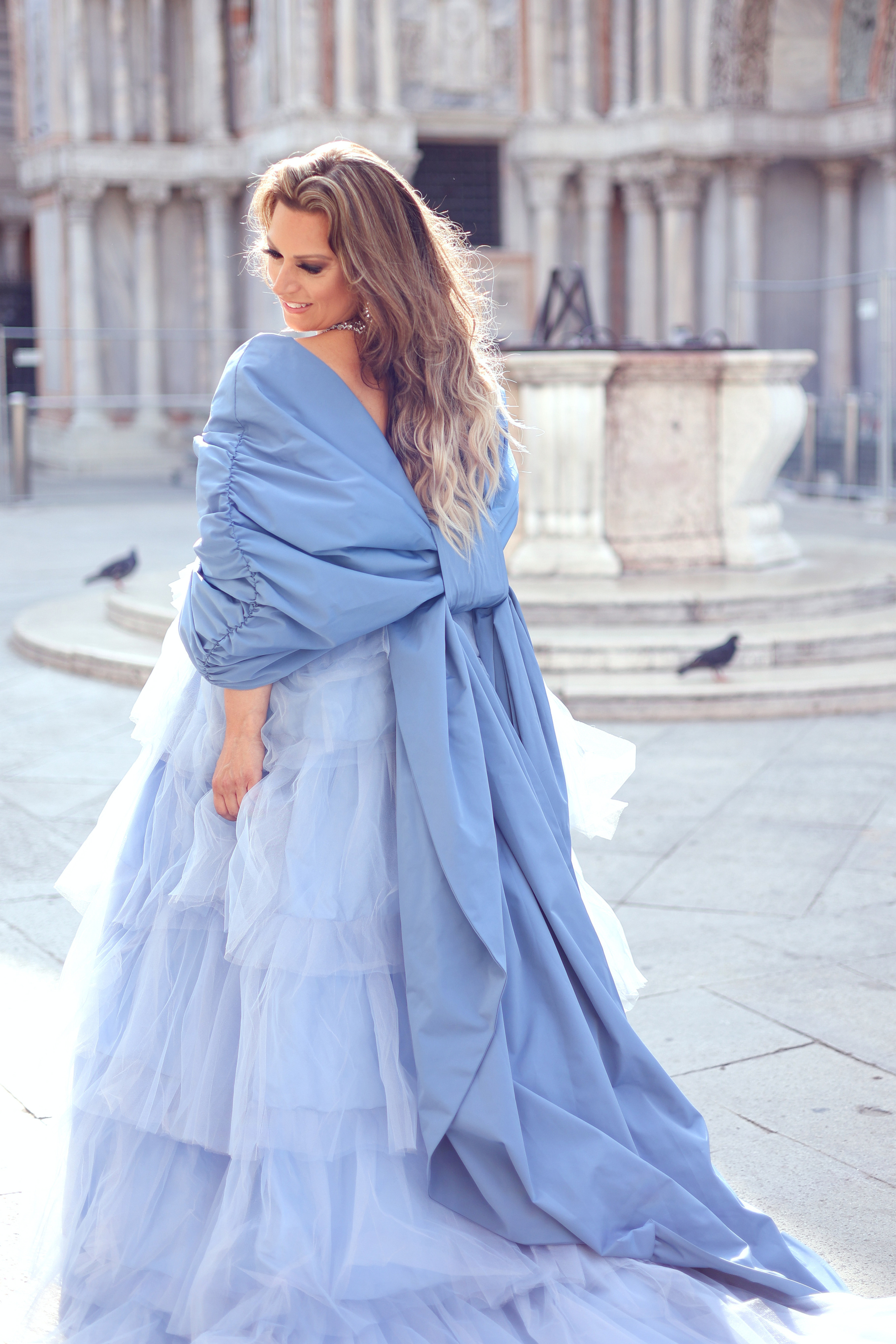 Donna vicino a Basilica San Marco a Venezia