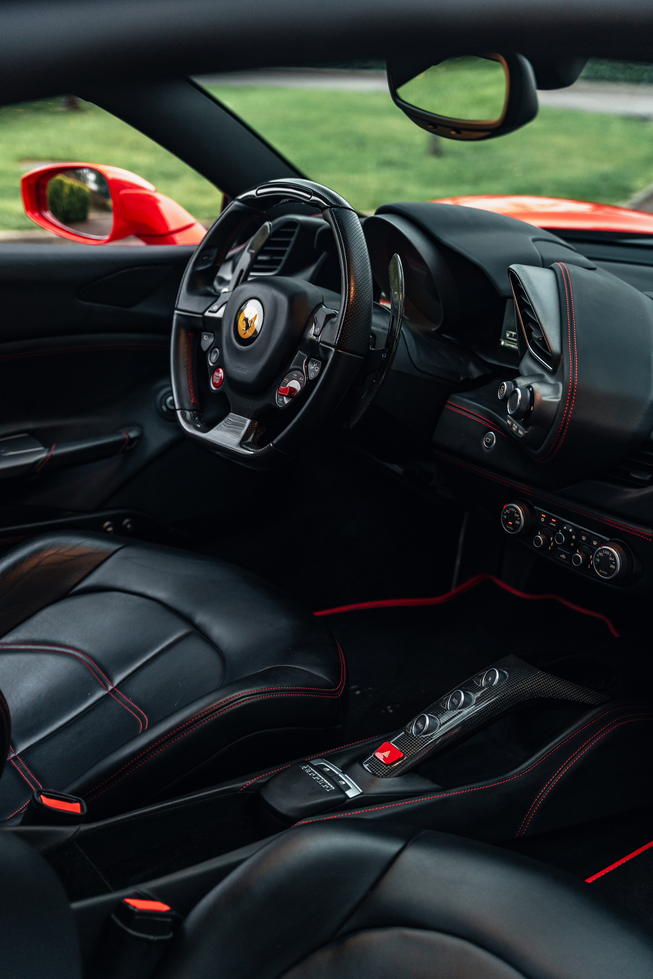 Ferrari 488 GTB. Photographe de voitures à Paris — Vitalii Motruk