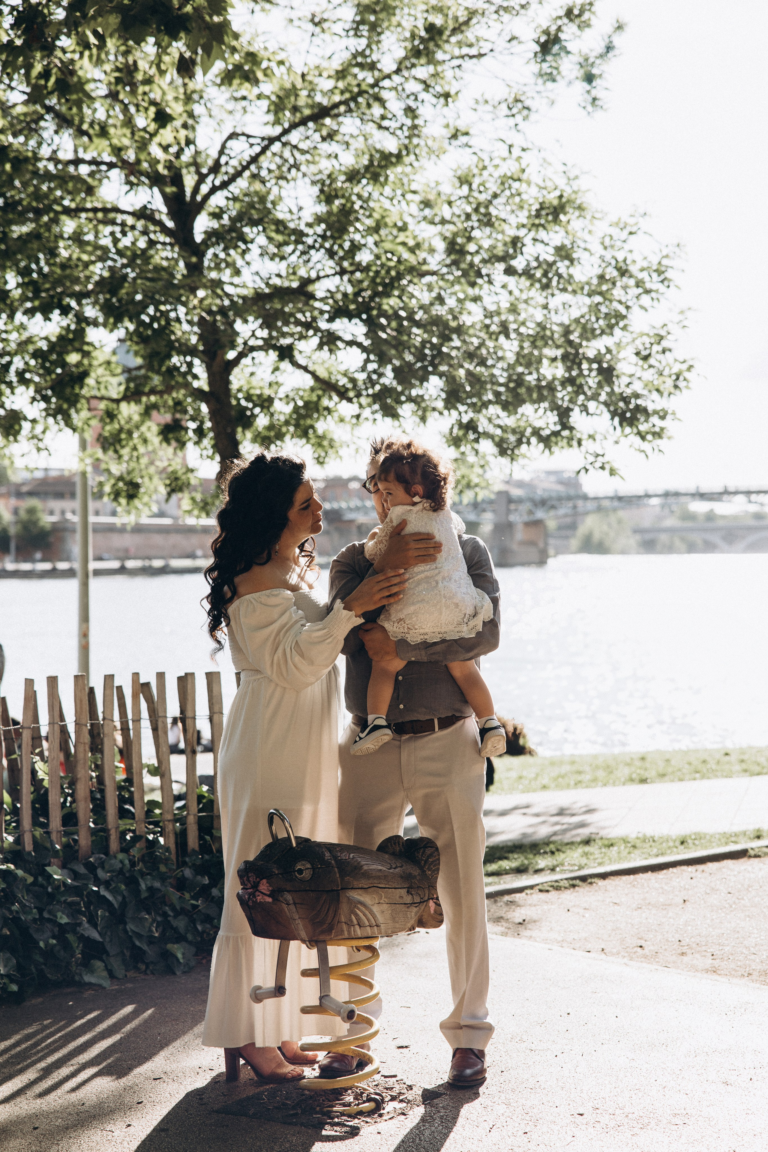 Family photo session in Toulouse. Eugenie Smirnova — wedding, corporate and lifestyle photographer in Toulouse and Southwest France