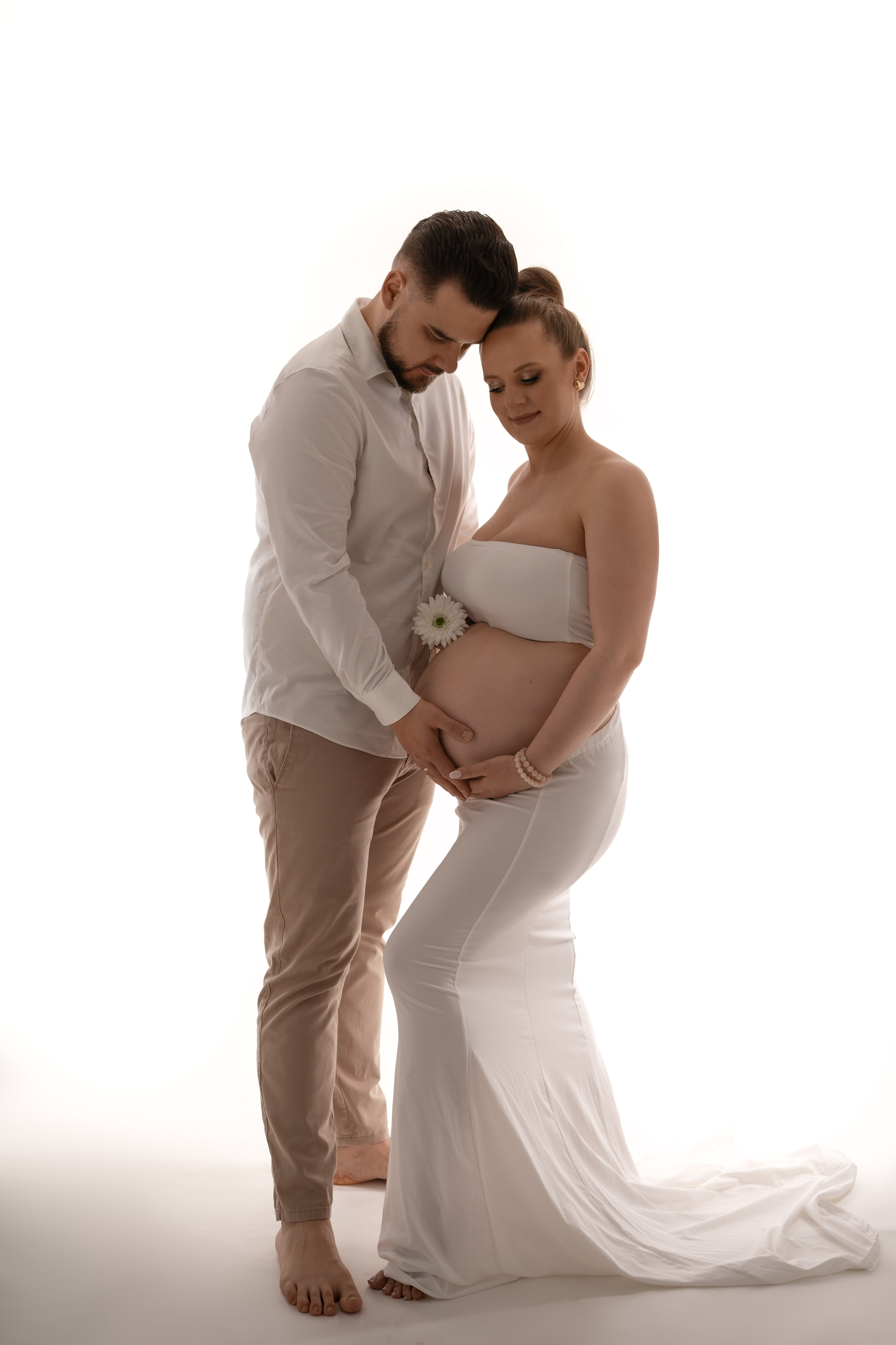 Naturalna, wyjątkowa, delikatna sesja ciążowa w Łodzi. Fotograf Łódź - sesja ciążowa, noworodkowa, dziecięca. Studio w Łodzi