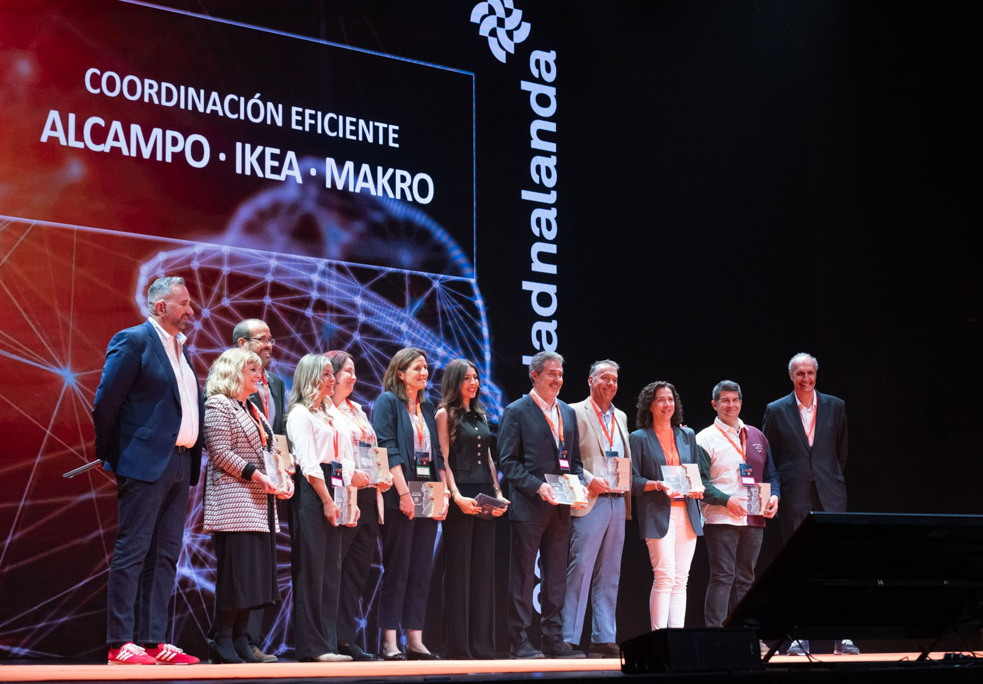 Captura de momentos importantes en una ceremonia de premios empresariales