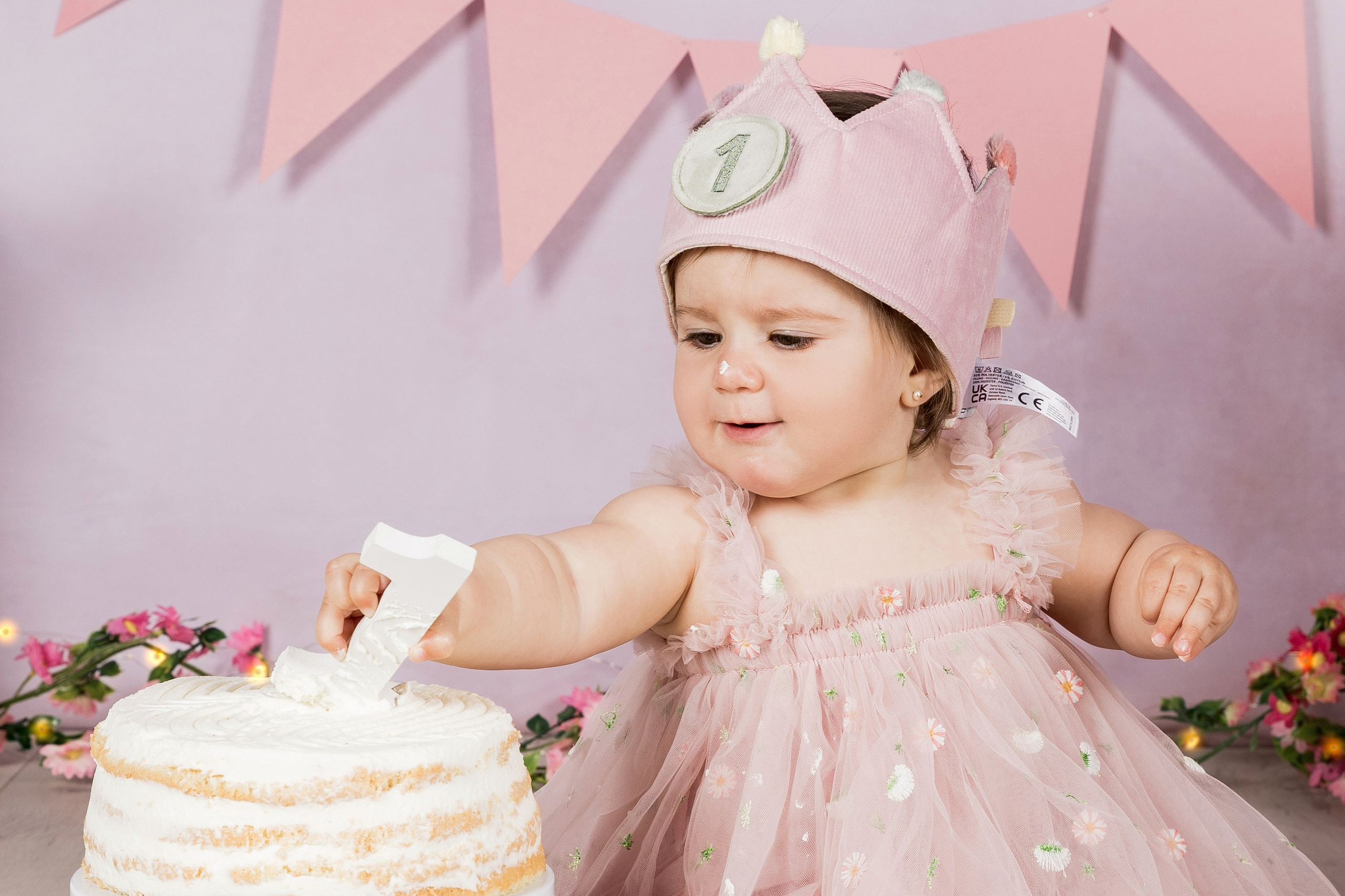 Sesión de fotos 1 año con familia y tarta | Rainbox. Rainbox Estudio de Fotografía