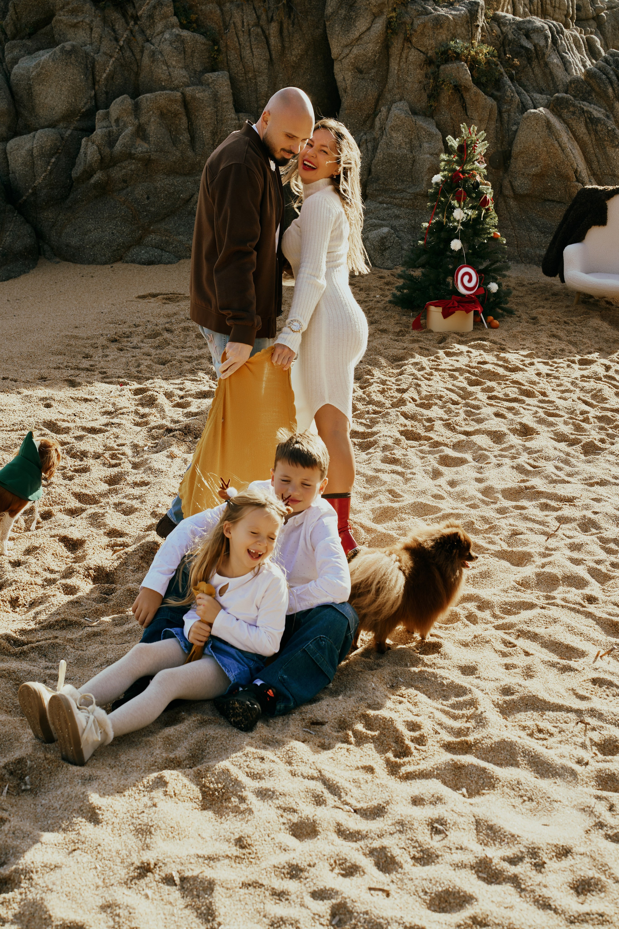 Елка на пляже. Веселая компания. Фотограф в Барселоне Жанна Захарченко