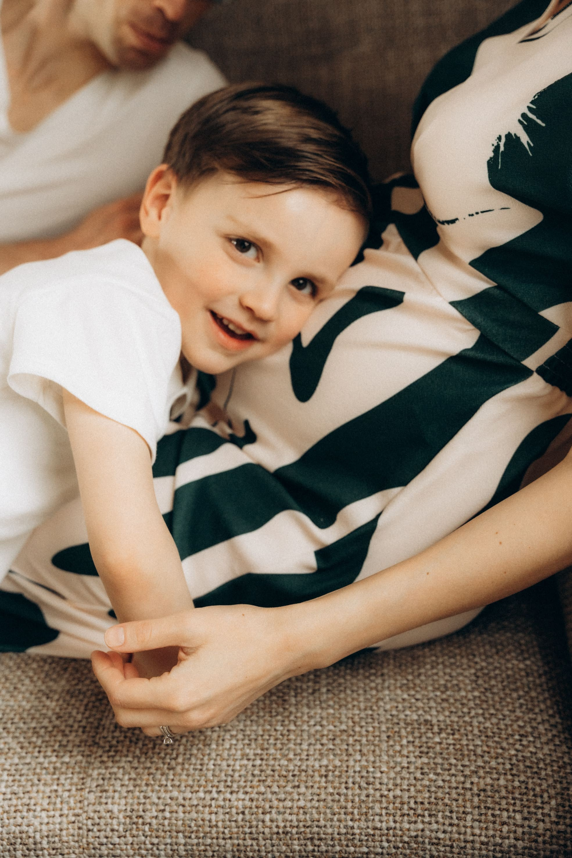 Warme familie fotoshoot. Little Birdie – Jouw familie- en huwelijksfotograaf in België en daarbuiten