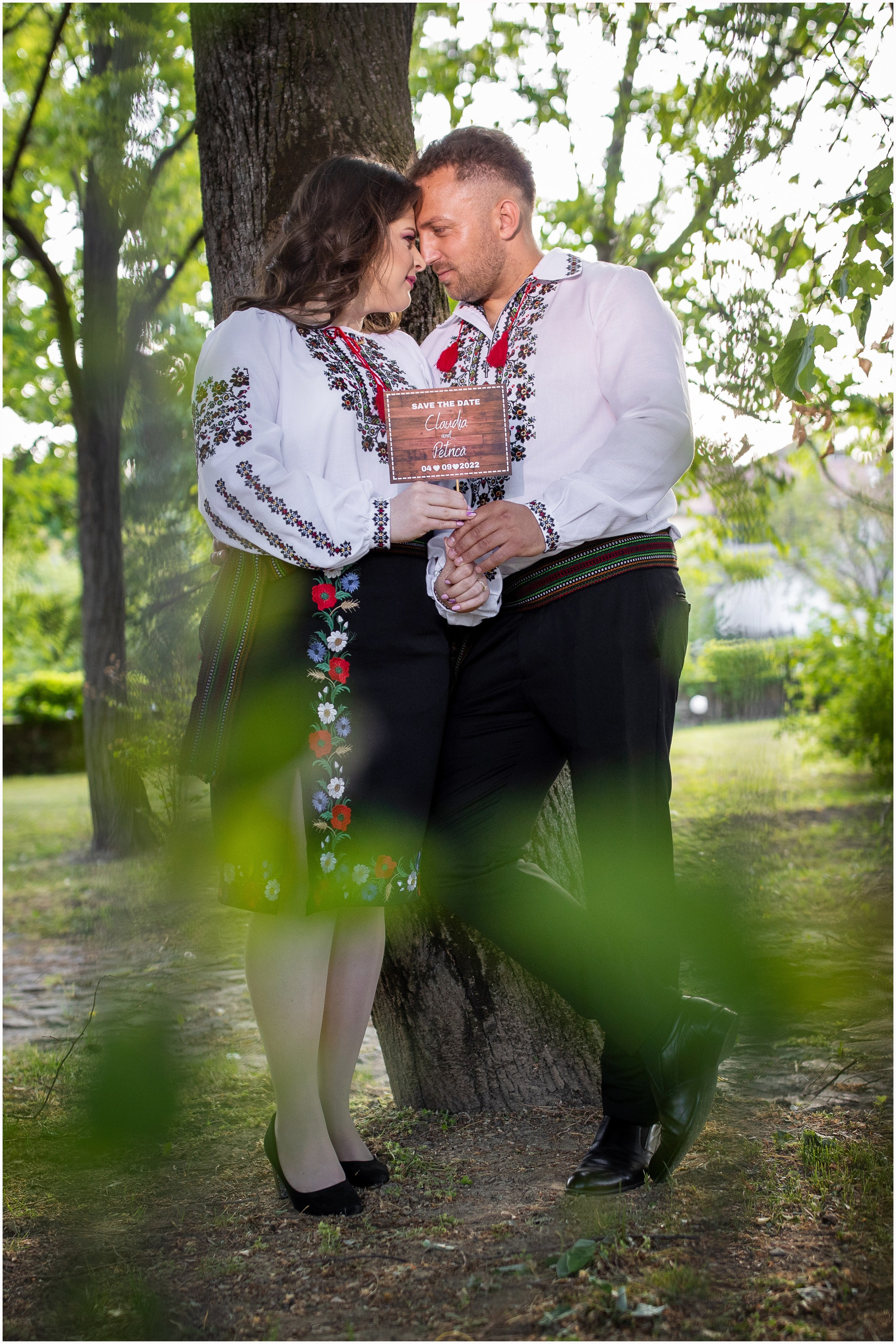 - save-the-date-petrică-claudia-ședință-foto-logodnă  - cuplu-îndrăgostit-ședință-foto-romantică  - anunț-nuntă-petrică-claudia-save-the-date  - fotografii-save-the-date-iași-botoșani-suceava  - petrică-claudia-poze-logodnă-foto-alin-chirilă  - ședință-foto-pre-nuntă-save-the-date  - save-the-date-poze-emotionante-cuplu  - logodnă-foto-petrică-claudia-alino-foto-studio  - ședință-foto-natură-cuplu-viitori-miri  - alin-chirilă-fotograf-save-the-date-petrică-claudia