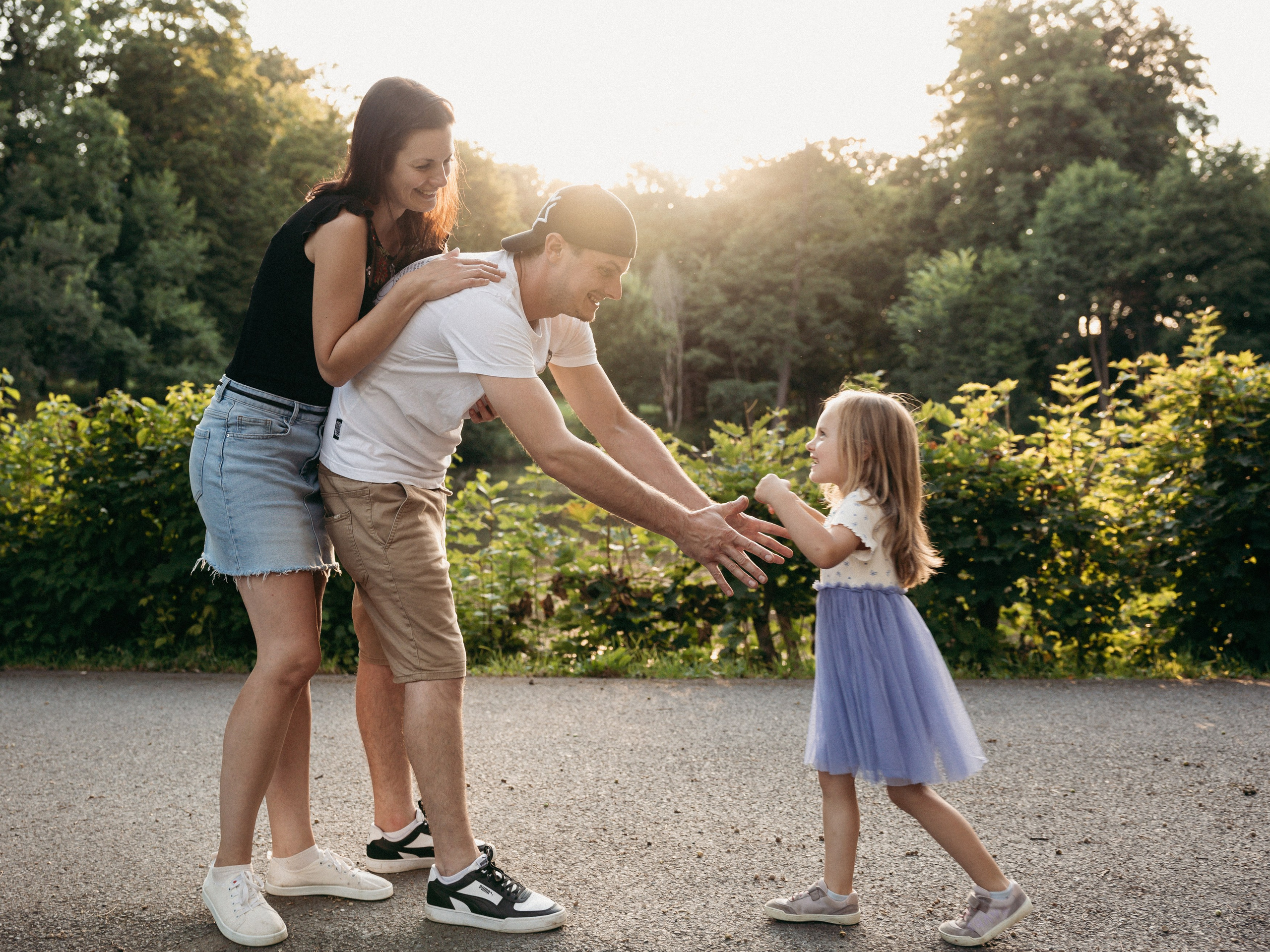 Family in the Park. Lifestyle and Family Photographer in Pisek Oxana Telupilova