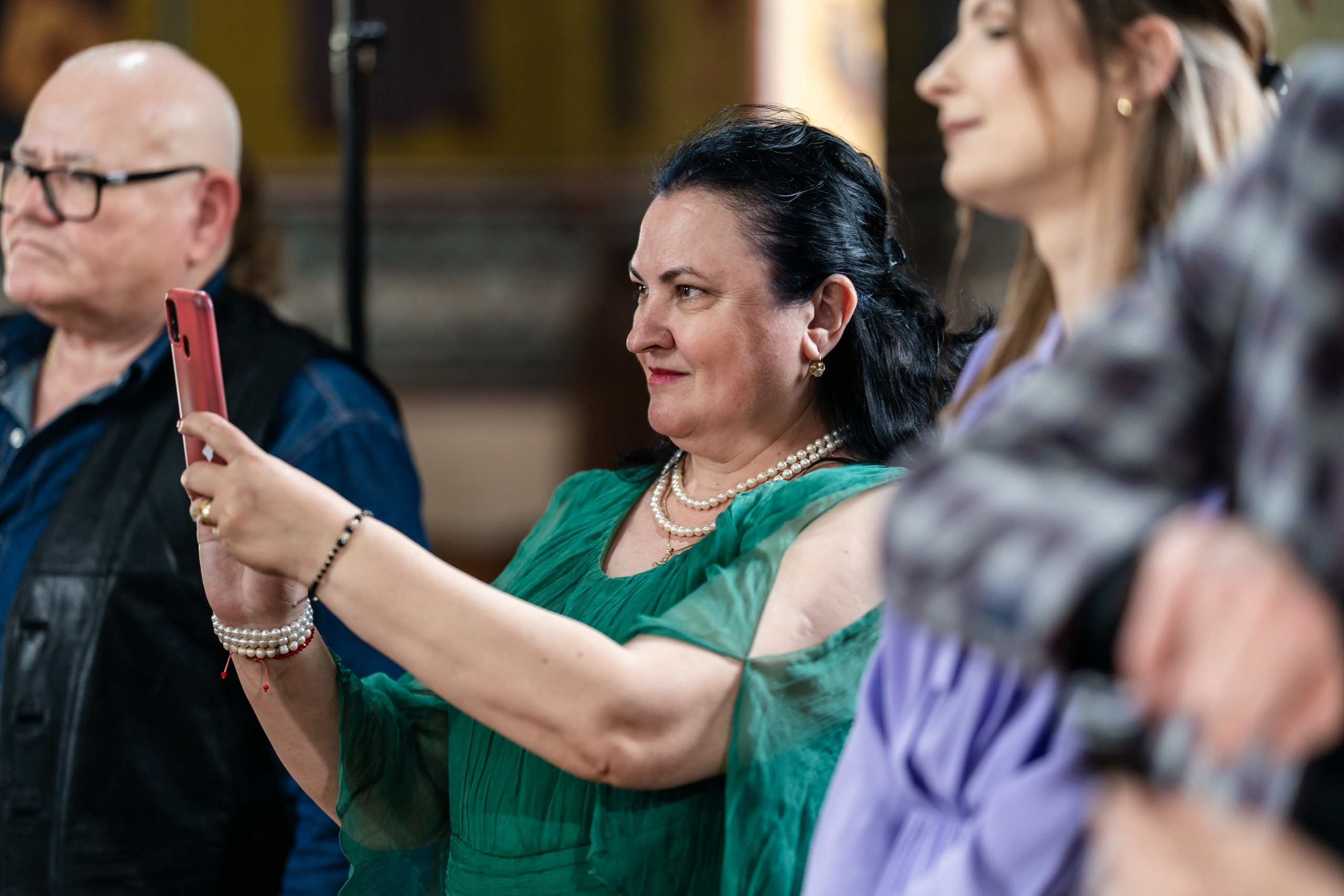 fotograf botez , fotografie botez Botoșani, fotograf Alin Chirilă, amintiri botez, fotografii botez, botez Miruna Parascheva, fotograf copii, fotografie botez în Botoșani-alt="botez , fotografie botez Alin Chirilă, amintiri botez, fotografii emoționante botez Botoșani"-- fotografii-botez-bebelus- amintiri-botez-micuț- moment-sfânt-crestinare- fotografie-emotionanta-botez- detalii-botez-bebelusi- parinti-fericiti-la-botez- fotograf-botez-profesionist- botez-in-biserica-ortodoxa- micuț-botezat-cu-emoție- zâmbete-și-lacrimi-la-botez- bebeluș-la-cristelniță- decor-botez-colorat- botez-cu-dragoste-și-credință- emotie-pura-la-botez- fotograf-botez-botosani- botez-iasi-suceava-fotograf- amintiri-nepretuite-botez-- Preotul ținându-l pe micuțul Mathias Gabriel la botez, în biserica Înălțarea Domnului, Copălău  - Detalii de la botezul lui Mathias – lumânare, trusou și icoană  - Familia lui Mathias Gabriel alături de micuț, în ziua botezului  - Portret emoționant cu mama și bebelușul în brațe, în biserică,fotograf profesionist evenimente Botoșani, Iași, Suceava, Fălticeni, Bacău, Pașcani, Roman - AlinoFotoStudio by Alin Chirilă - servicii foto nuntă, botez, cununie, ședințe foto creative, albume personalizate, fotografii emoționante și calitative pentru cele mai importante momente din viață,fotograf nuntă Botoșani Alin Chirilă,  ședință foto botez Iași - AlinoFotoStudio,  servicii fotograf profesionist evenimente Suceava,  fotograf cununie civilă Fălticeni - Alin Chirilă,  album foto nuntă personalizat Bacău.“Bebeluș botezat în biserică, ținut în brațe de nași”	•	“Detaliu cu lumânarea de botez decorată cu flori albe”	•	“Părinți emoționați alături de copilul lor la ceremonia de botez”	•	“Masa festivă de botez cu decor tematic și tort personalizat”	•	“Momentul în care preotul toarnă apă sfințită pe fruntea bebelușului”	“Bebeluș în rochie albă de botez, zâmbind în brațele mamei”	•	“Detaliu cu cruciulița de botez așezată pe o pernă de satin”	•	“Părinți și nași aprinzând lumânările în timpul ceremoniei de botez”	•	“Tort de botez decorat cu figurine tematice și numele copilului”	•	“Copil botezat dormind liniștit în pătuțul decorat festiv”	•	“Momentul în care preotul binecuvântează copilul în fața altarului”	•	“Invitați adunându-se în jurul mesei festive la petrecerea de botez”	•	“Bebeluș ținând în mână o jucărie personalizată primită la botez”	•	“Familie fericită pozând împreună după ceremonia de botez”	•	“Decor tematic cu baloane și flori la locația petrecerii de botez” fotograf Botoșani fotograf evenimente fotograf botez Alin Chirila fotograf alinofotostudio.fotograf botez Amelis Maria, fotografie botez Botoșani, fotograf Alin Chirilă, amintiri botez, fotografii botez, botez Amelis Maria, fotograf copii, fotografie botez în Botoșani,