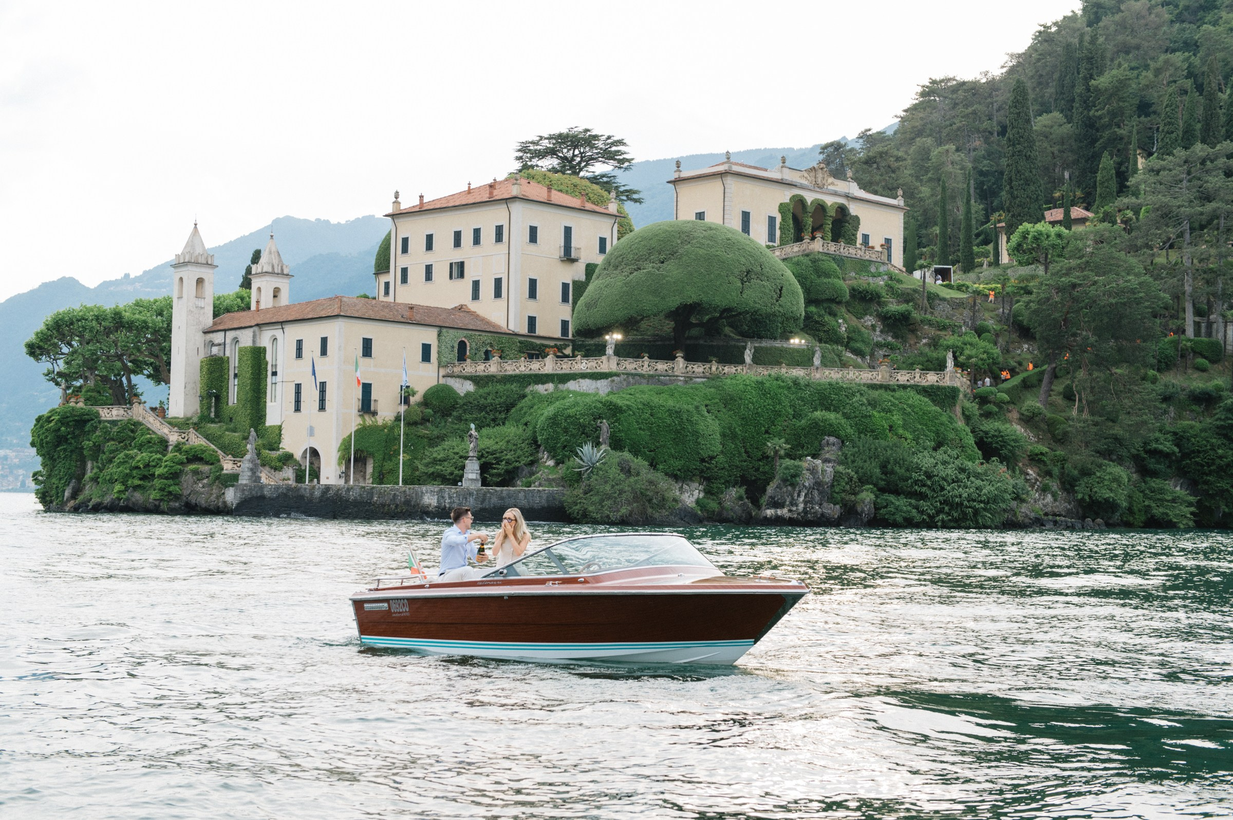 Propose Lake Como. Lake Como Photographer — Proposal | Wedding | Elopement