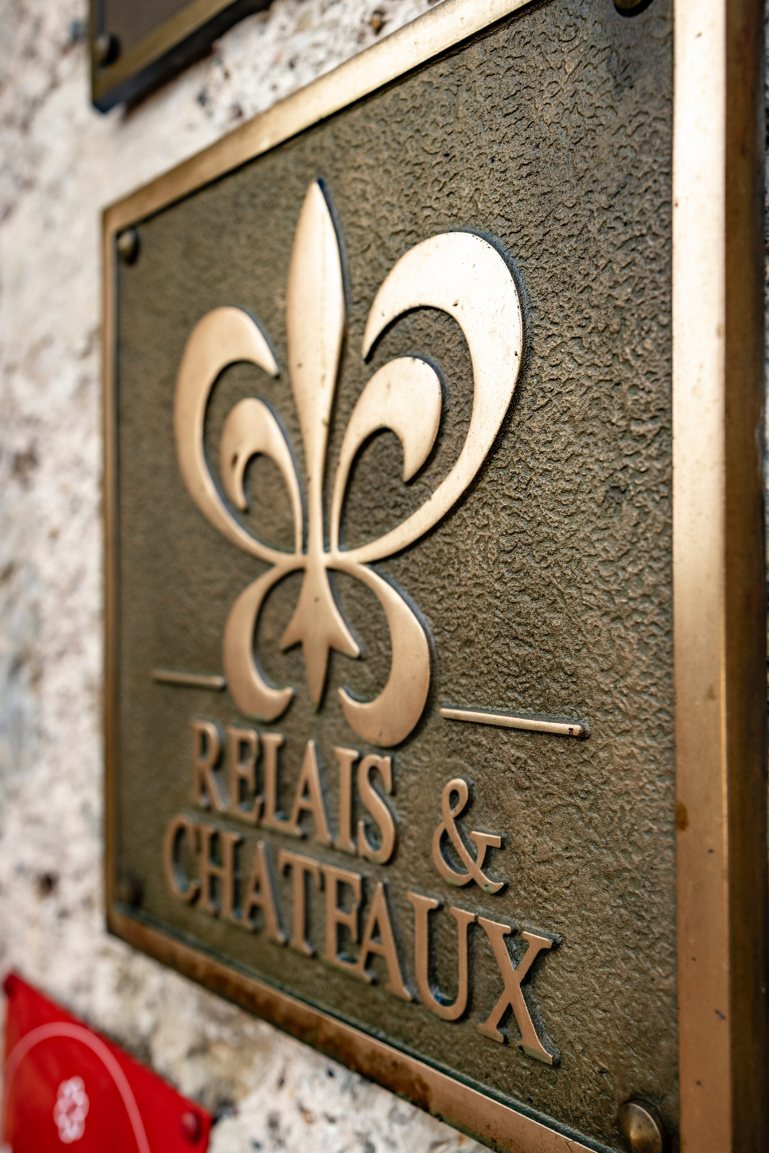 Château de Mercuès perfect for elopements. Eugenie Smirnova — wedding, corporate and lifestyle photographer in Toulouse and Southwest France