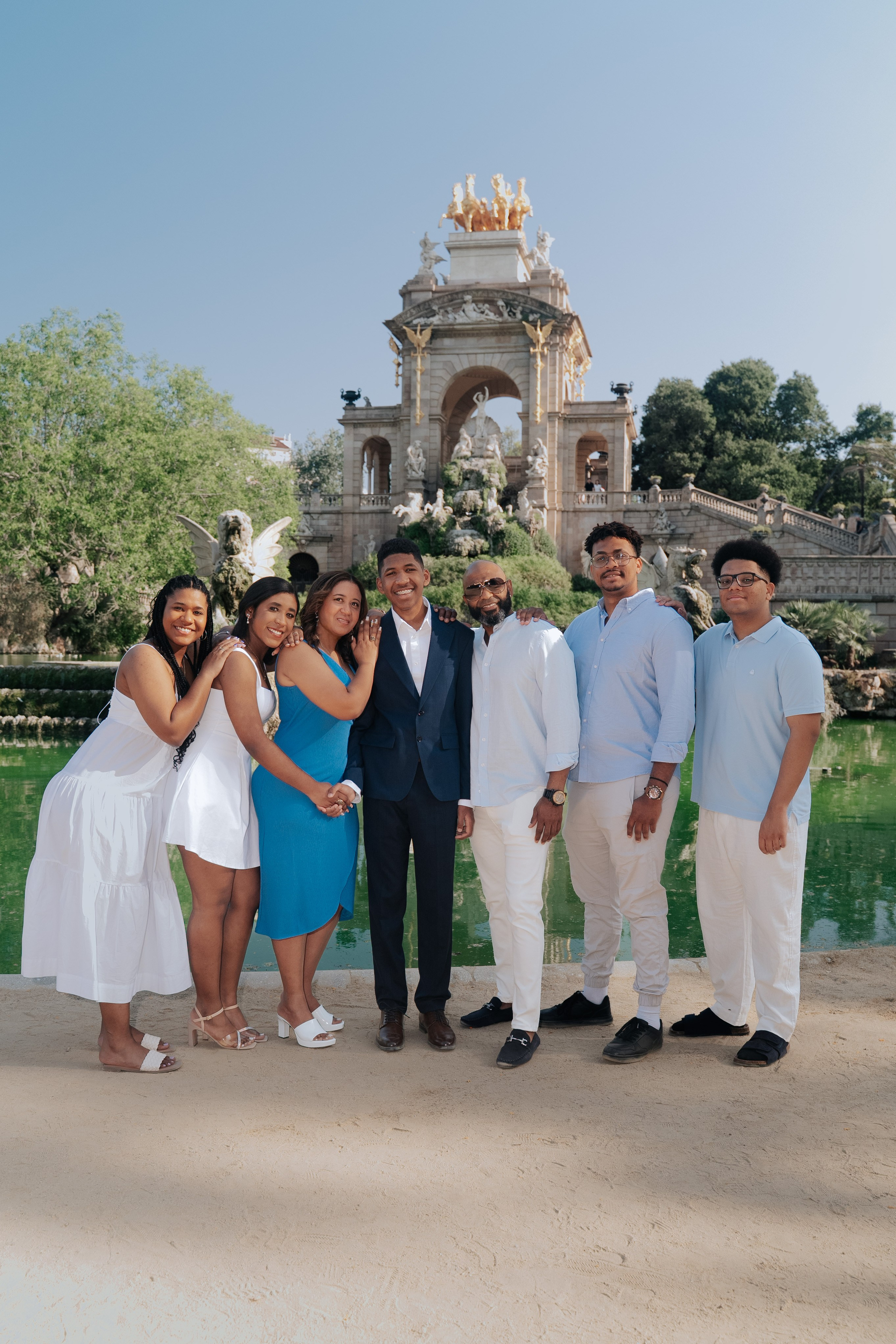 Barcelona Family Photoshoot — Family Photographer in Barcelona. DiaFoto — Wow Photographer in Barcelona | Premium Barcelona Photoshoot Experience