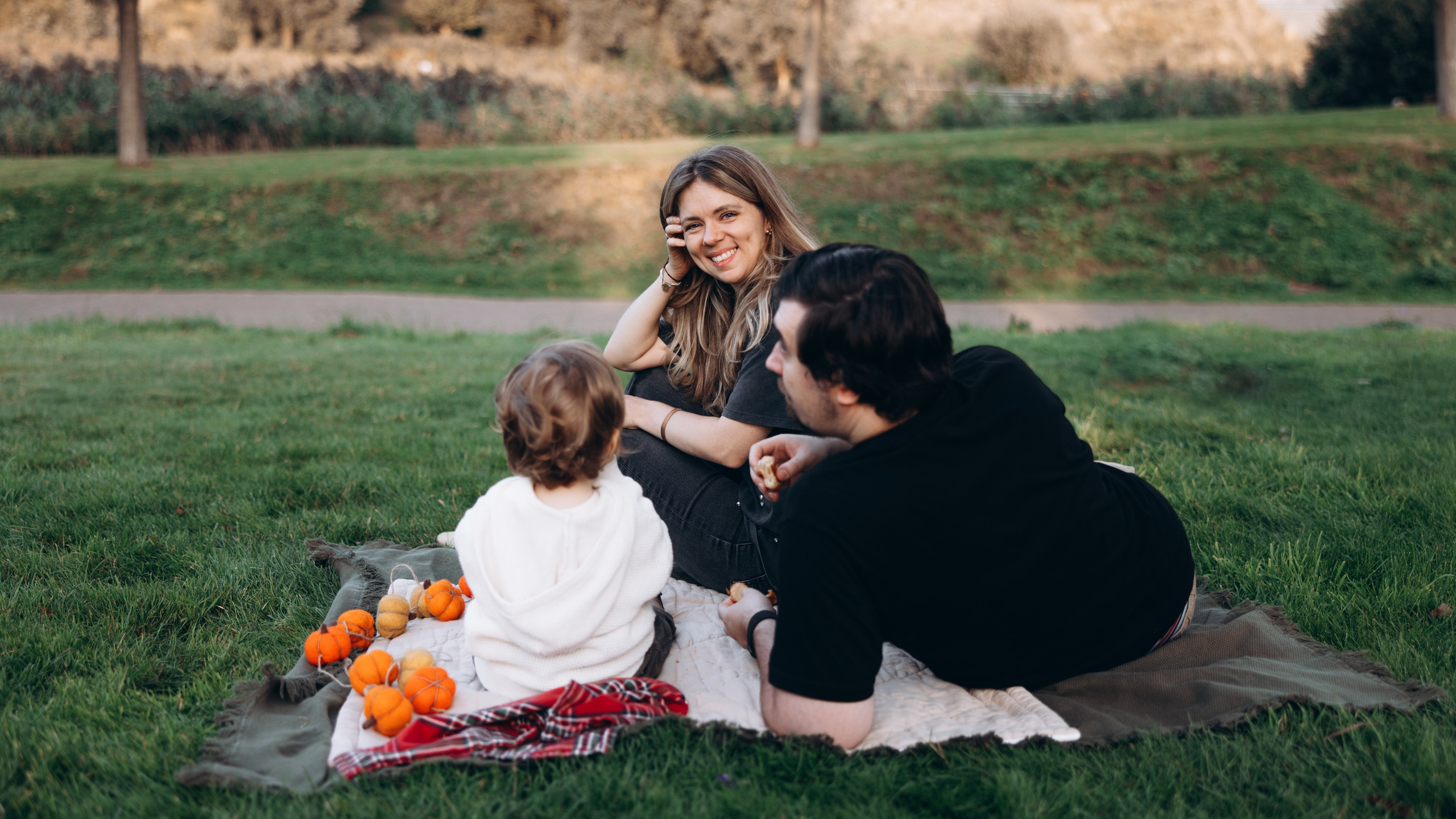 Maksim with parents (Queen Elizabeth Olympic park). Anastasia Klink, Photographer in London