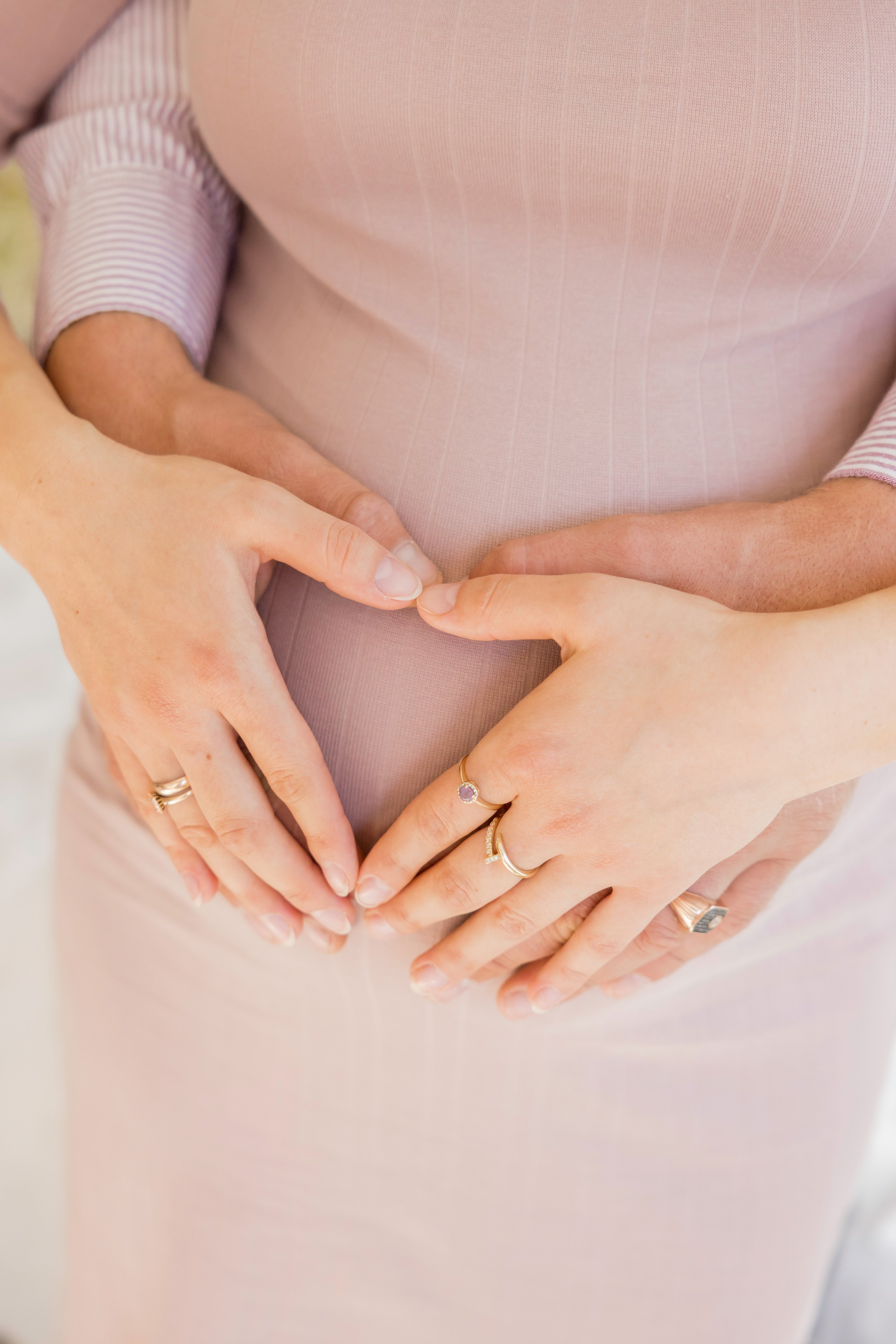 Maternity photoshoot in Dresden – soft and emotional pregnancy photography