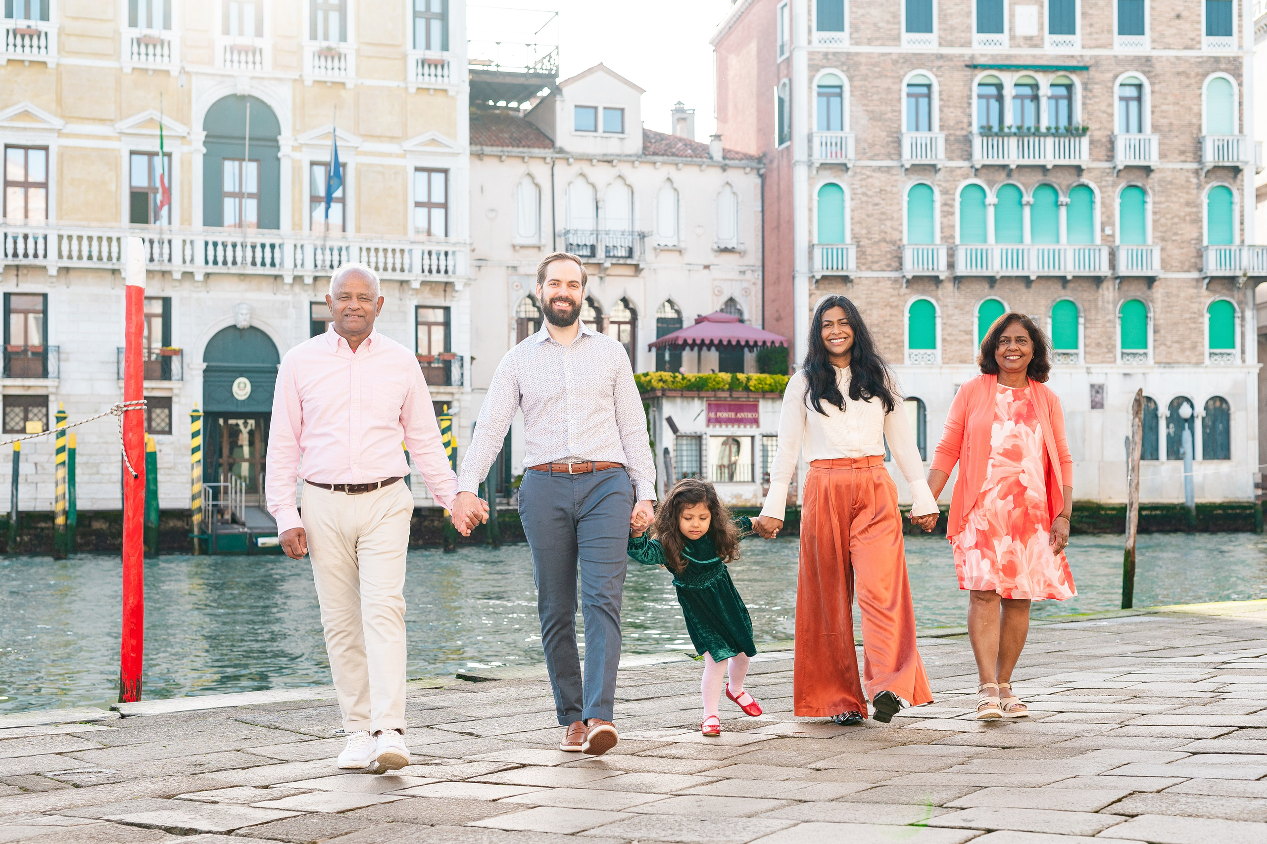 Family photoshoot in Venice. Photographer in Venice Anna Terzi