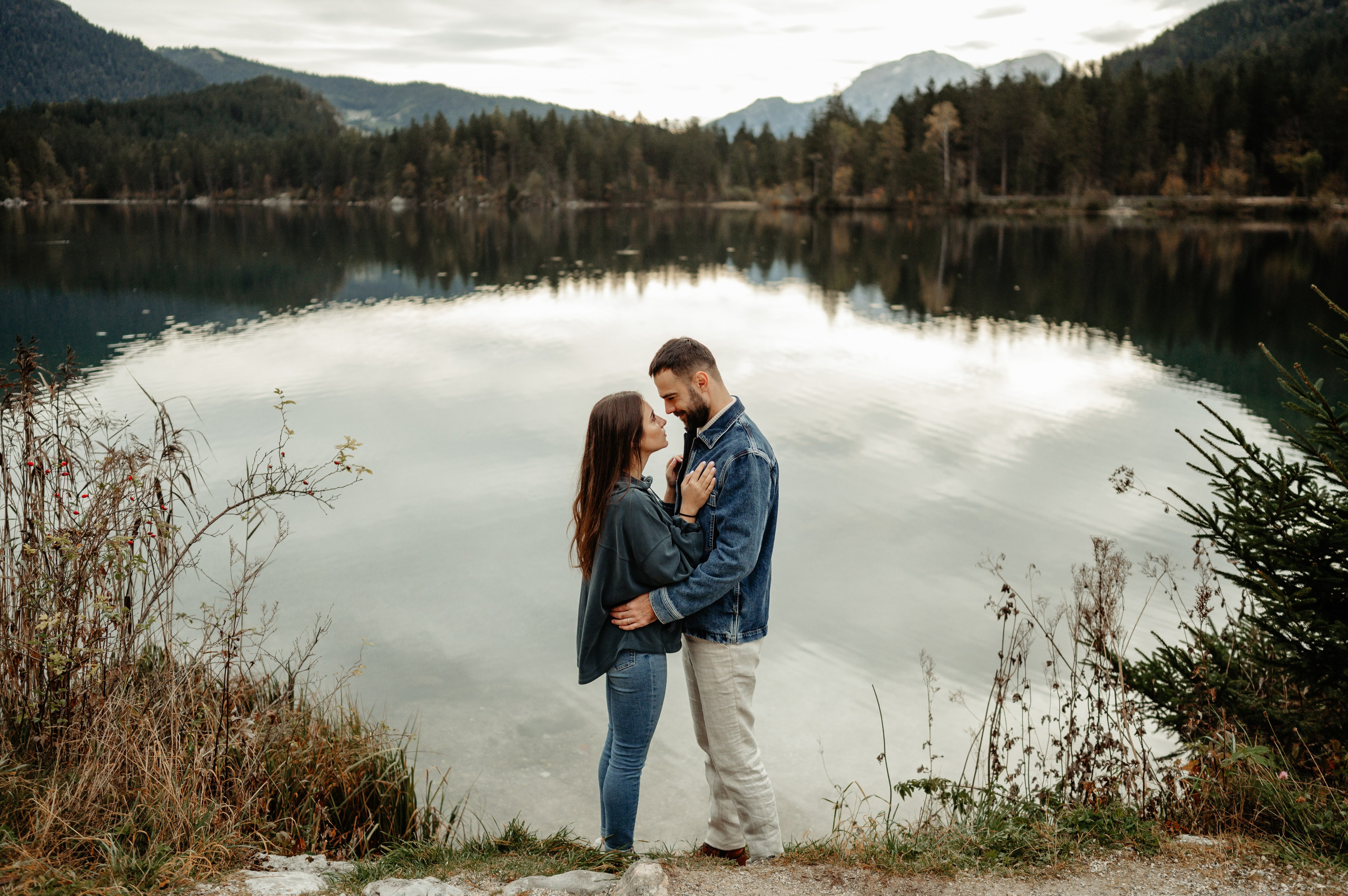 Denis Hanganu din Clanul si sotia lui Raluca, in Hintersee Austria. Proud Vision Weddings | Wedding Photography & Film — Servicii profesionale Foto Video Nunta Iasi
