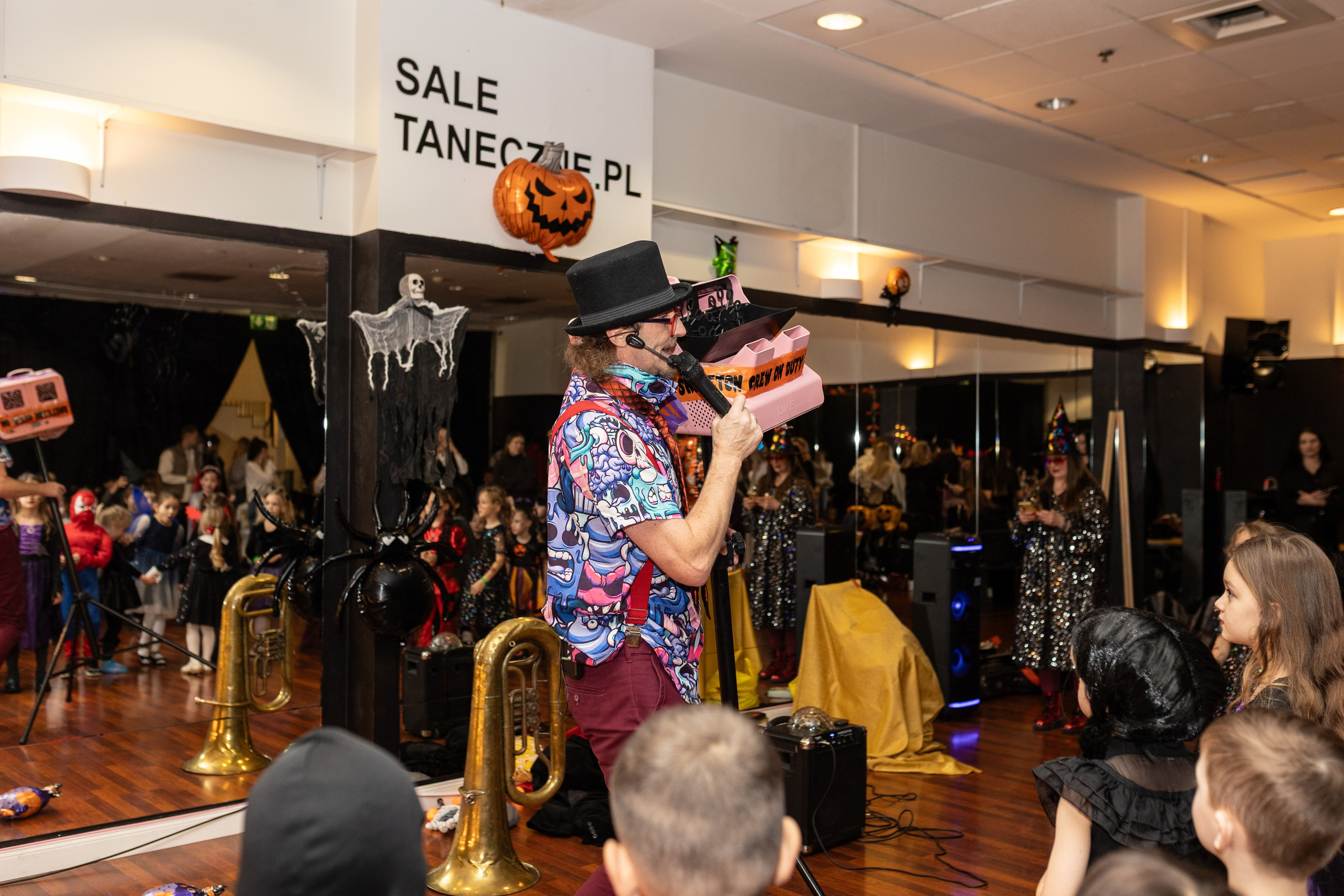 Leo dance studio Helloween 2025. Семейный и детский фотограф в Варшаве Мила Бобровская