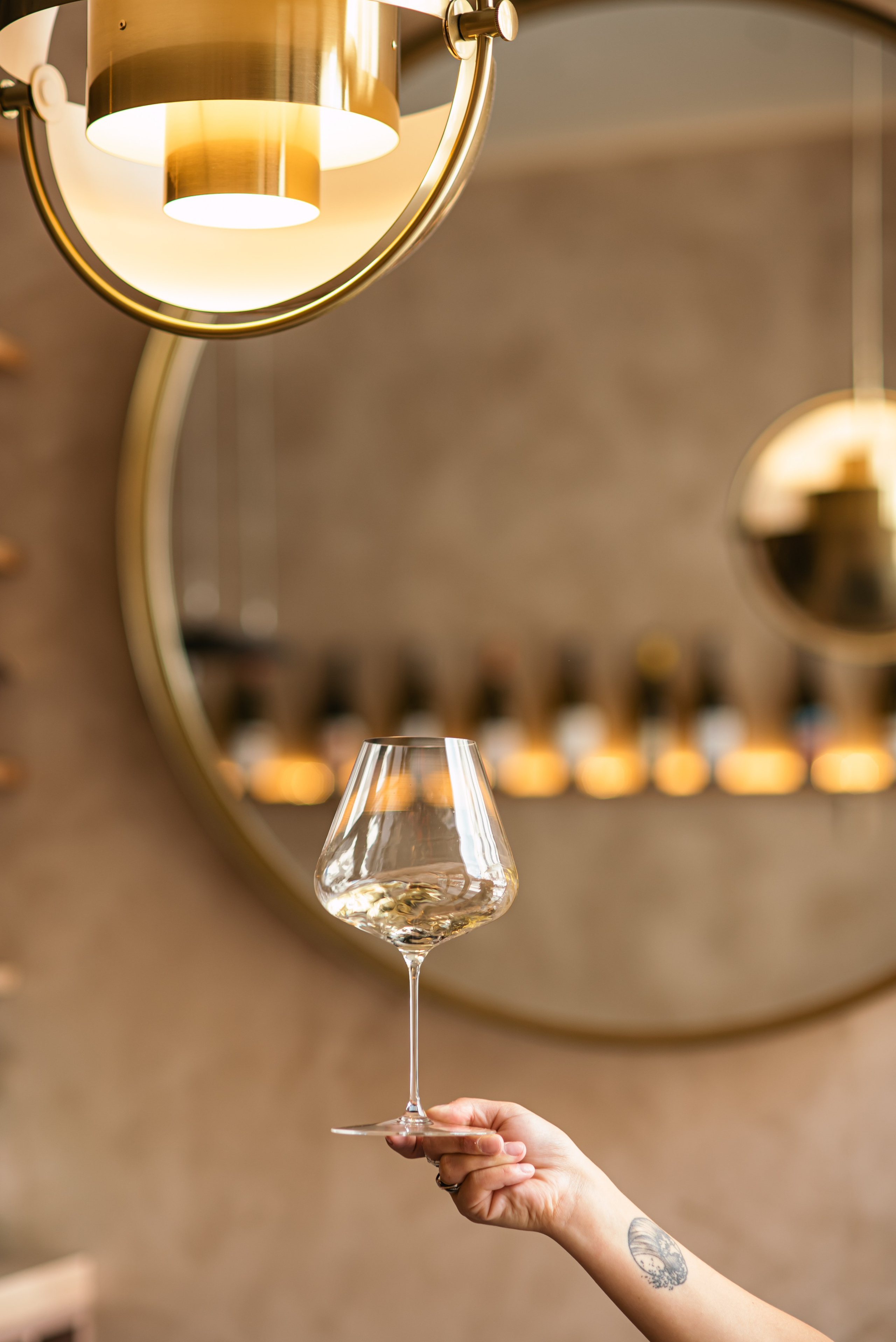 Les Amoureuses bar a vin. Ksenia Marchand/ Lifestyle photographer in Paris