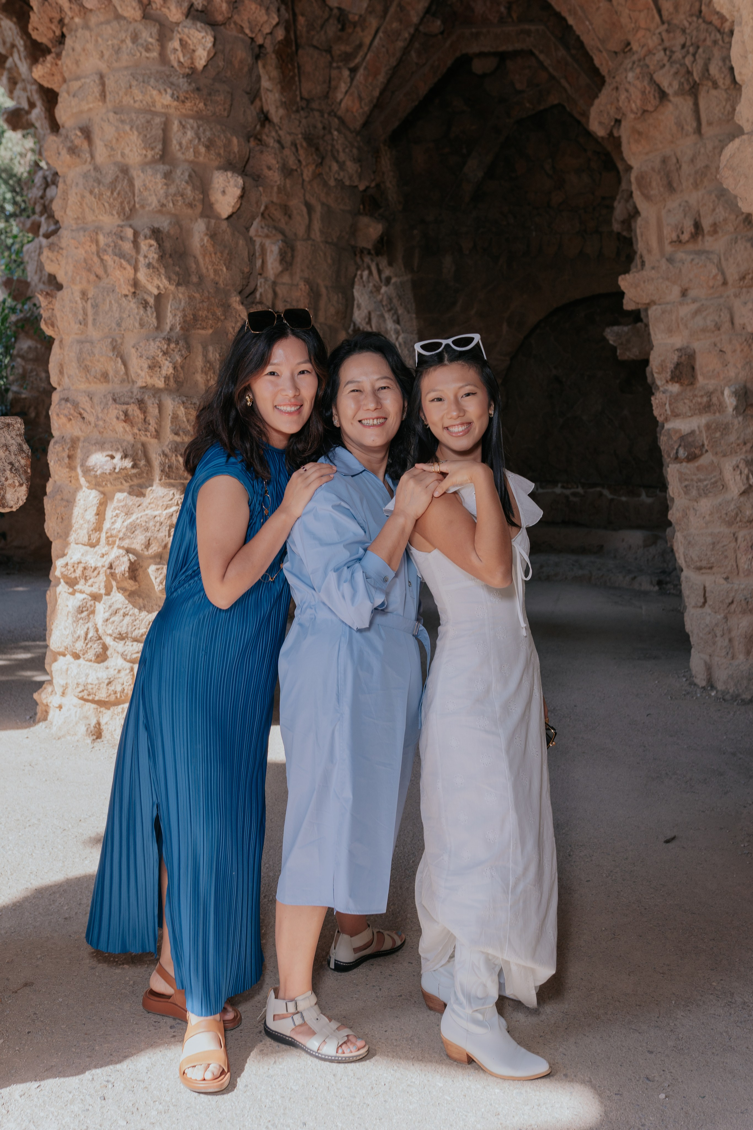 What to Wear for a Summer Family Photoshoot in Barcelona. DiaFoto — Wow Photographer in Barcelona | Premium Barcelona Photoshoot Experience