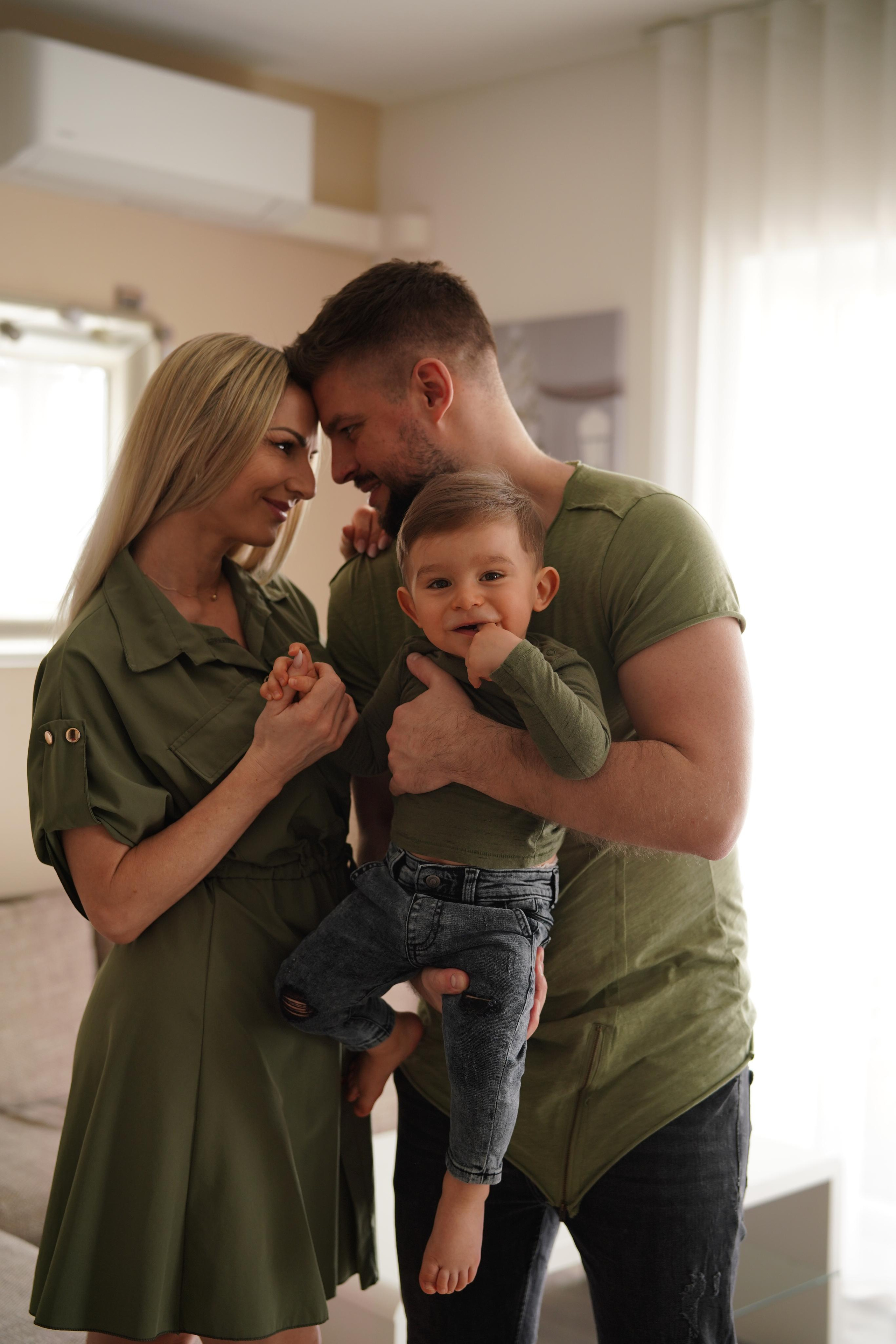 Семья с ребенком 2 года