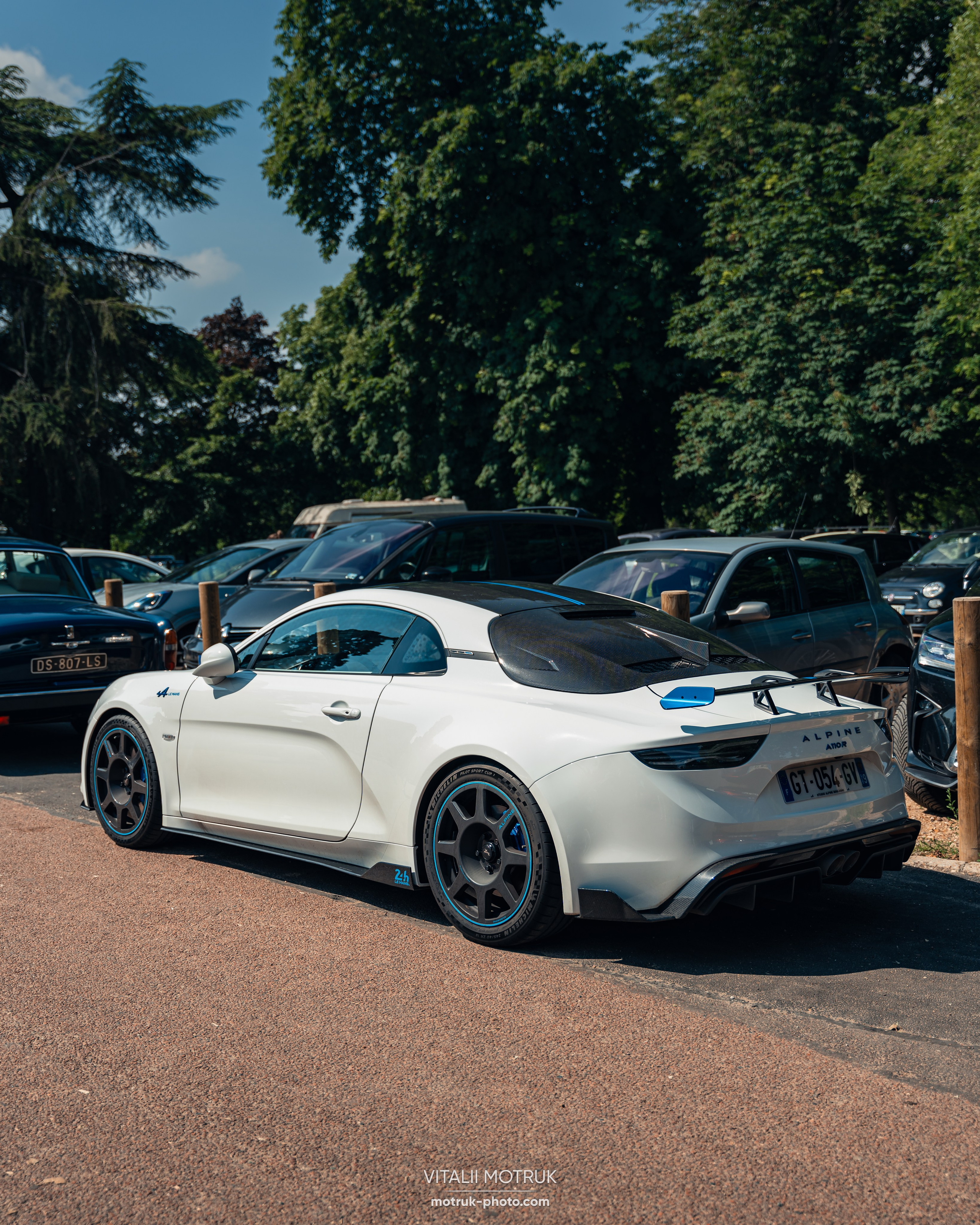 Rassemblement Auteuil 20 mai 2024. Photographe de voitures à Paris — Vitalii Motruk