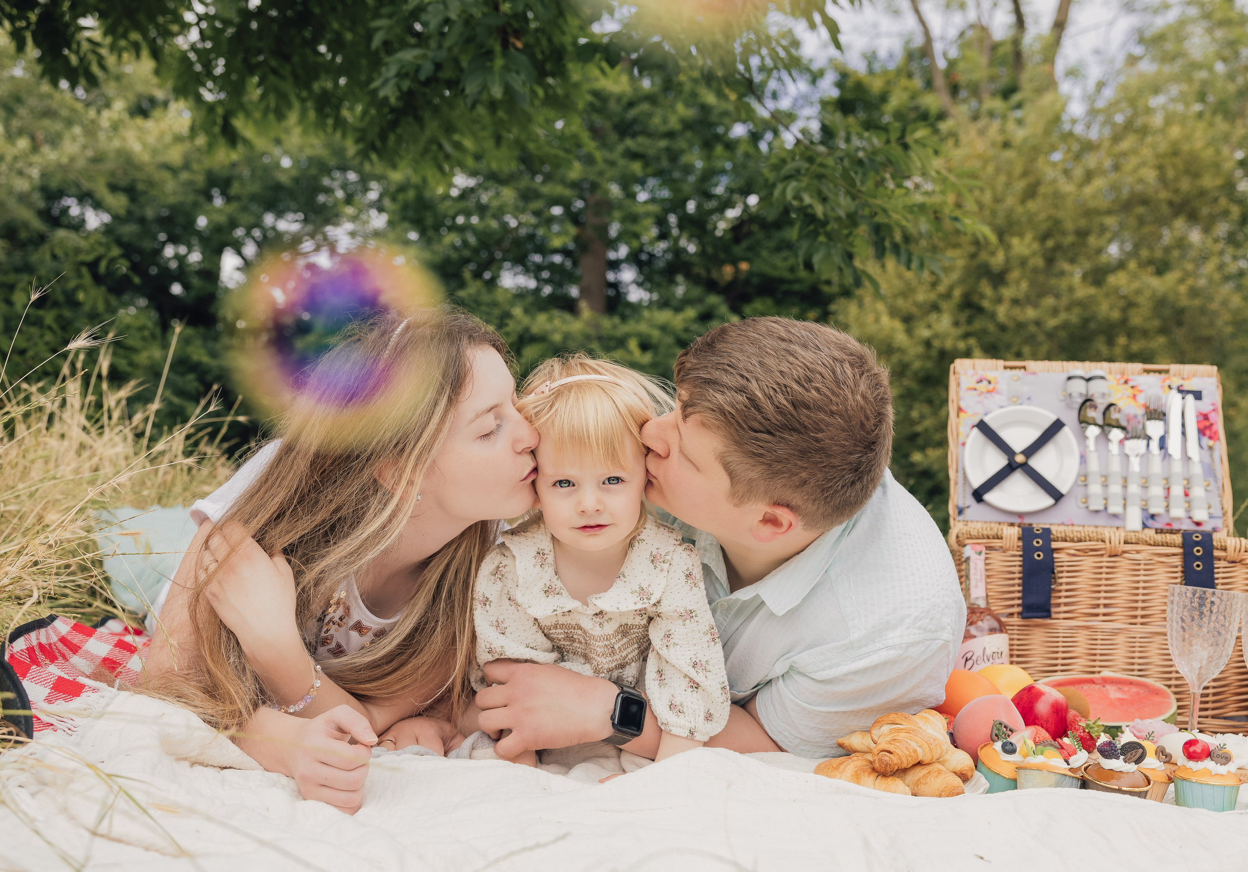 Summer Picnics. PHOTOGRAPHER IN LONDON