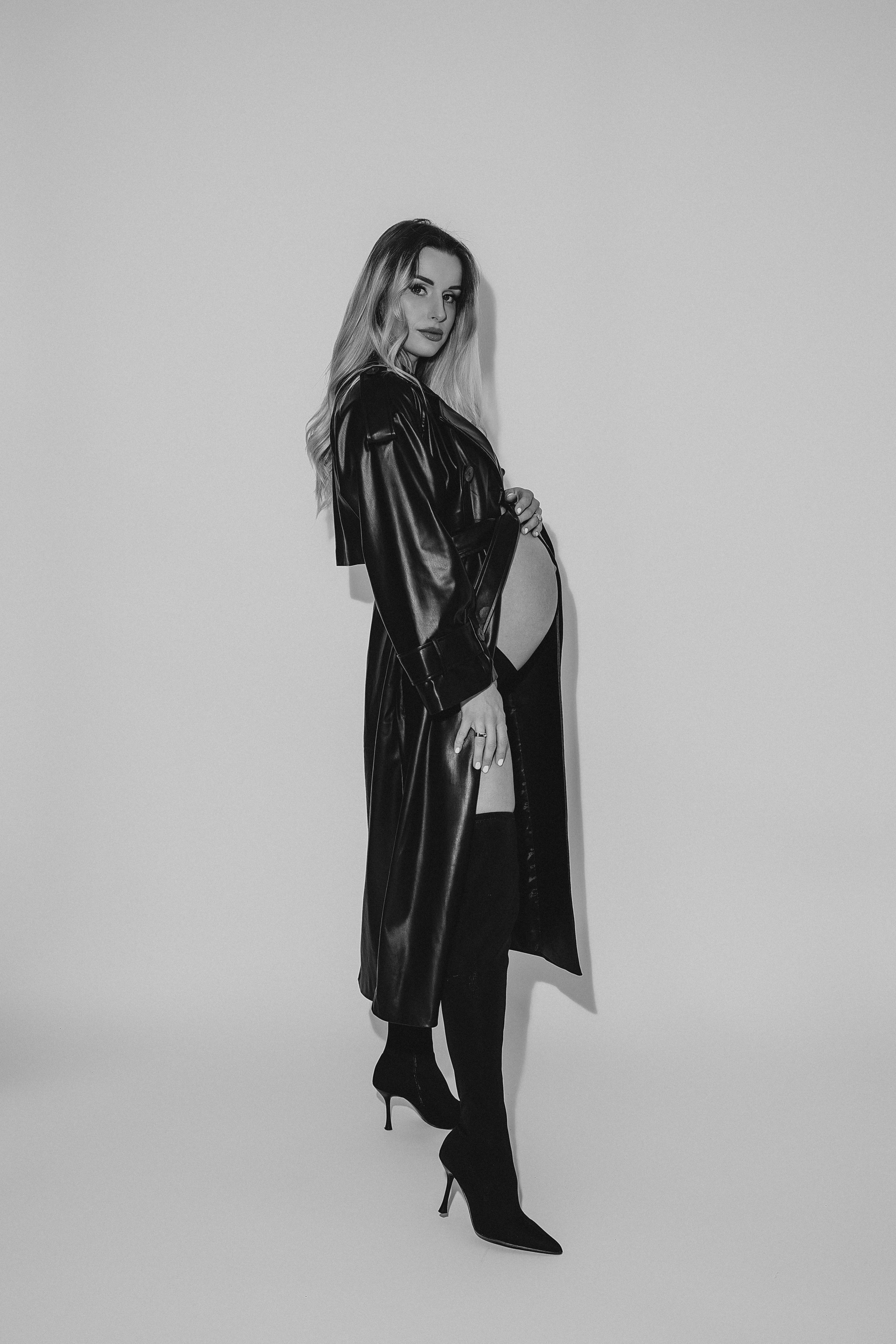 STUDIO: Greta. Maternity/Love story/Wedding photographer