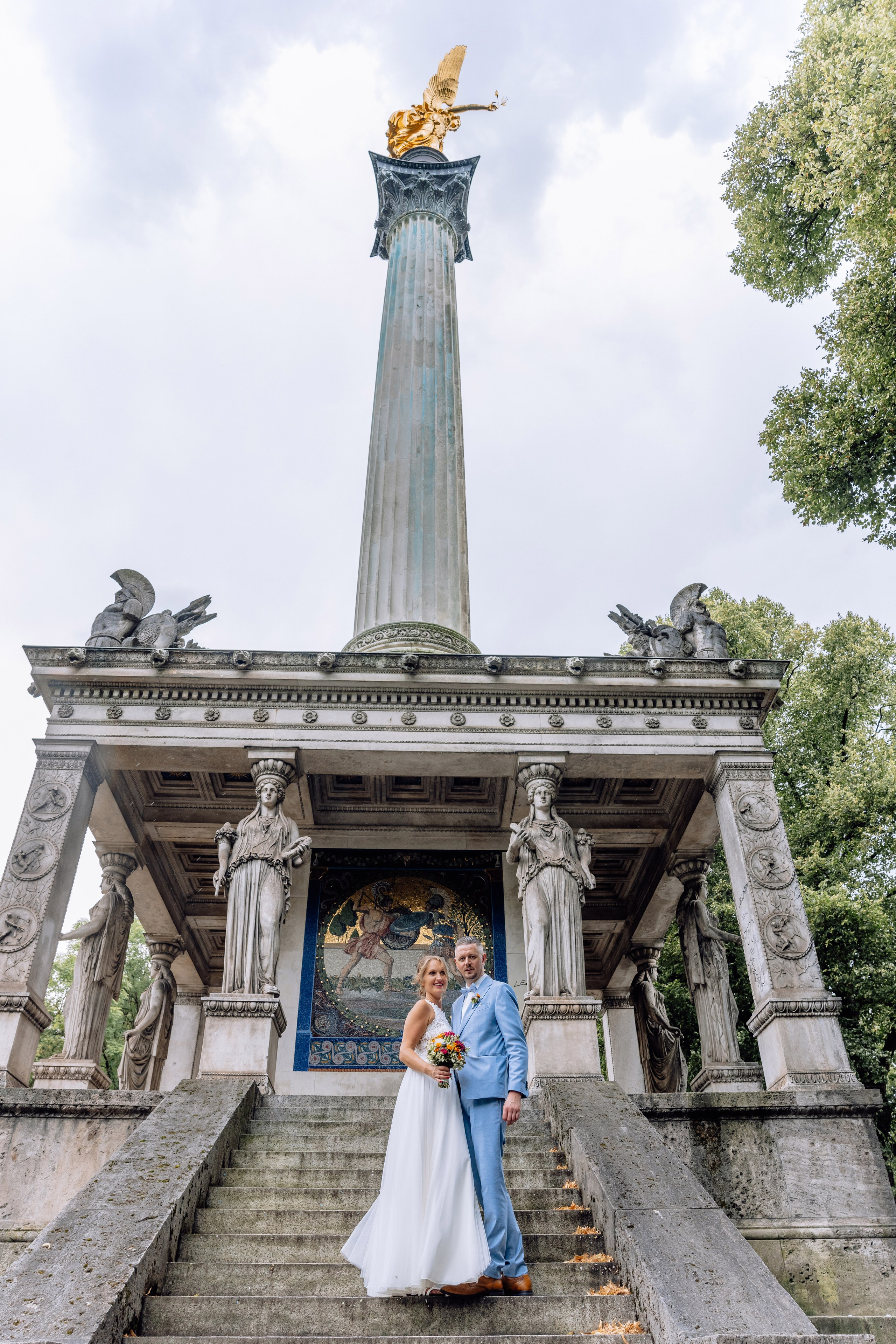 Sandra und Kevin: Standesamt Unterföring und Friedensengel. Hochzeitsfotograf München Taufe Familienfotograf Tanja Mauke