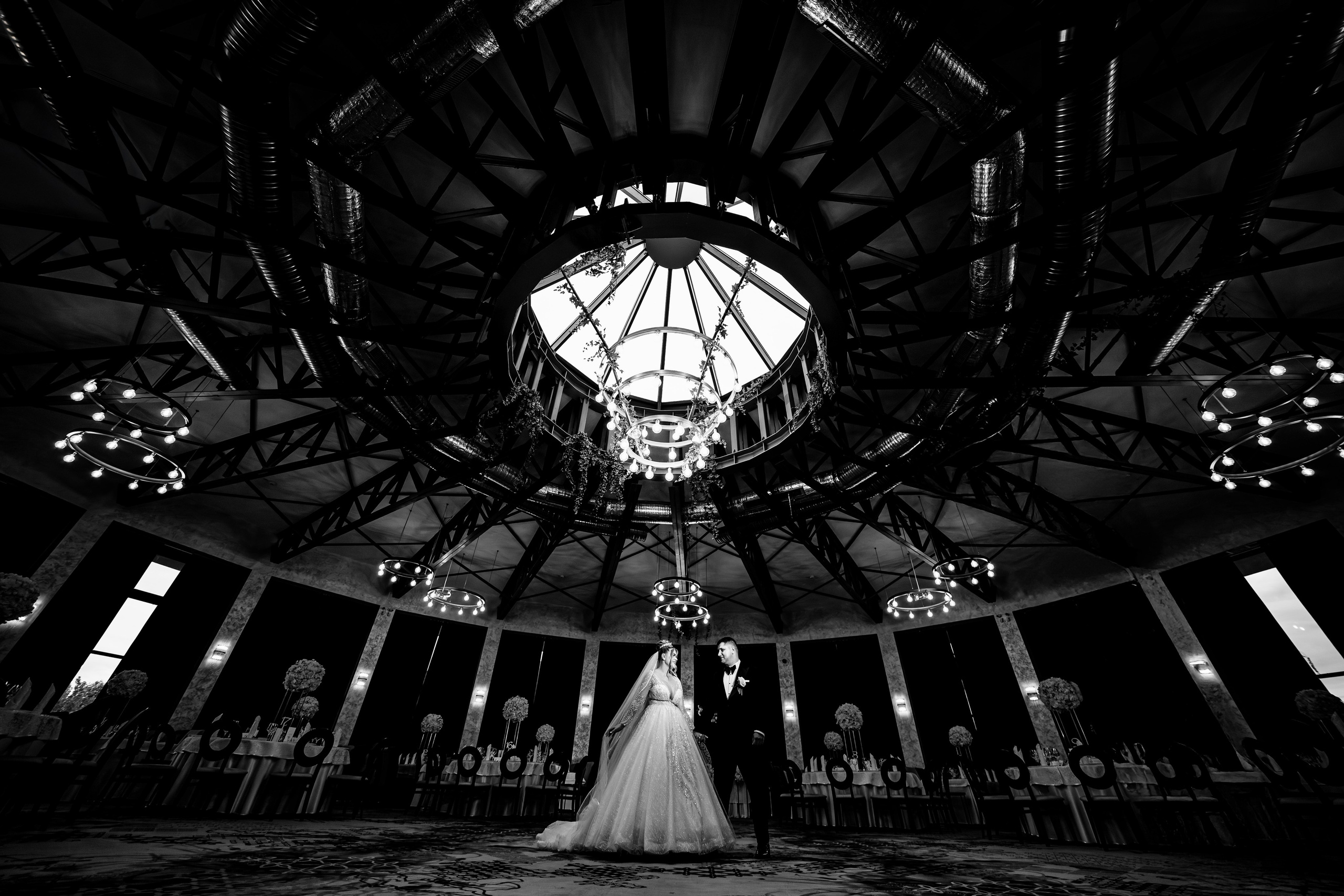 Andreea, Damian si Aris. Acasă