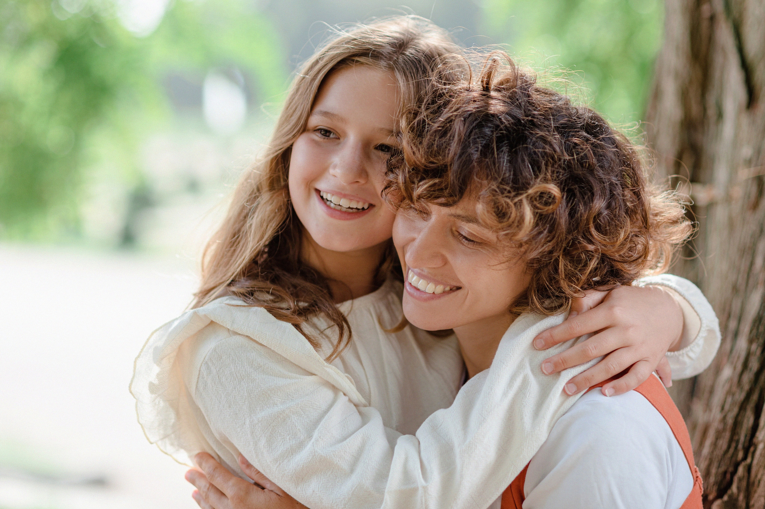 Autumn family photoshoot in a Parisian park. Ksenia Marchand/ Lifestyle photographer in Paris