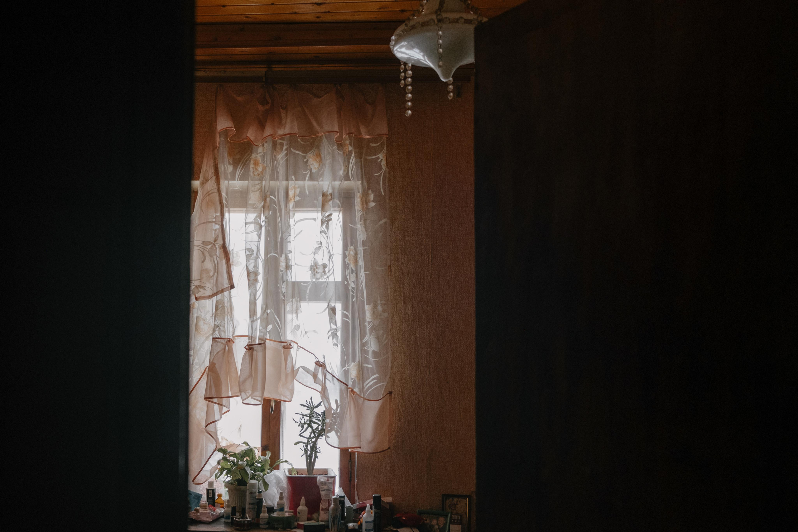 House on the road — for The Village. Photographer Anastasiya Dubrovina