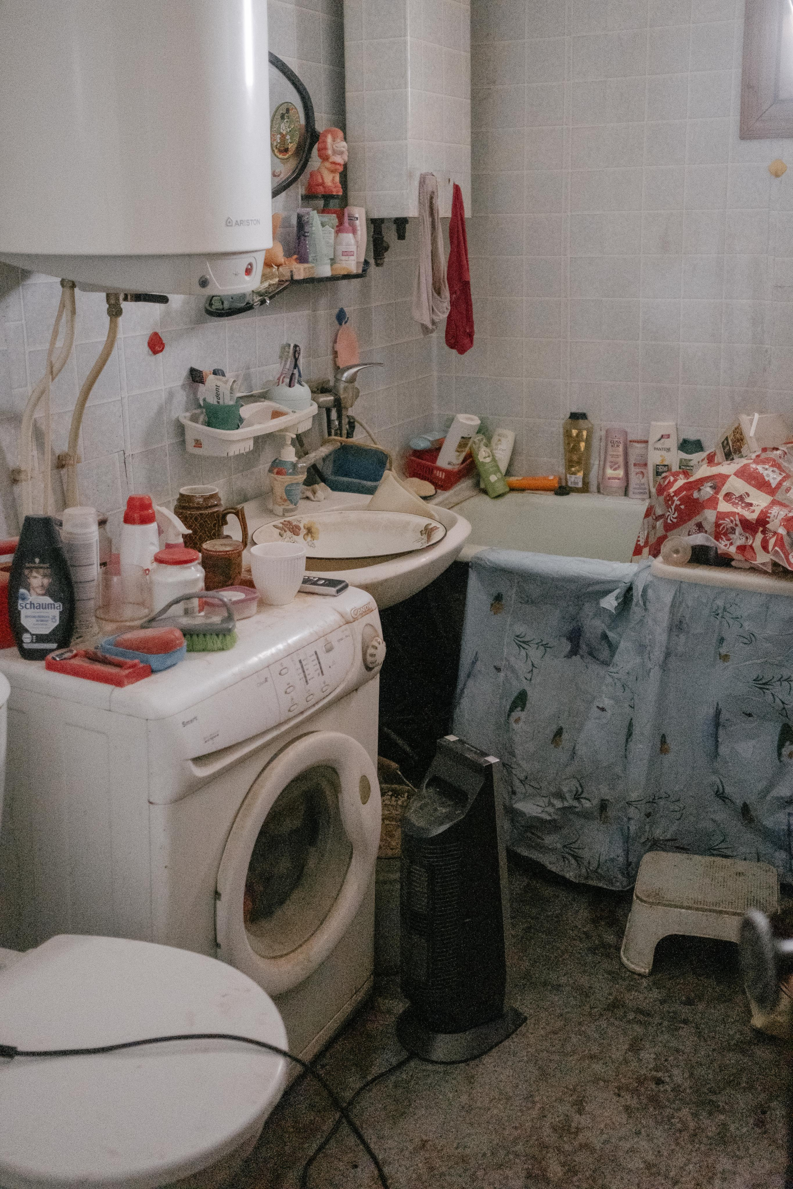 House on the road — for The Village. Photographer Anastasiya Dubrovina