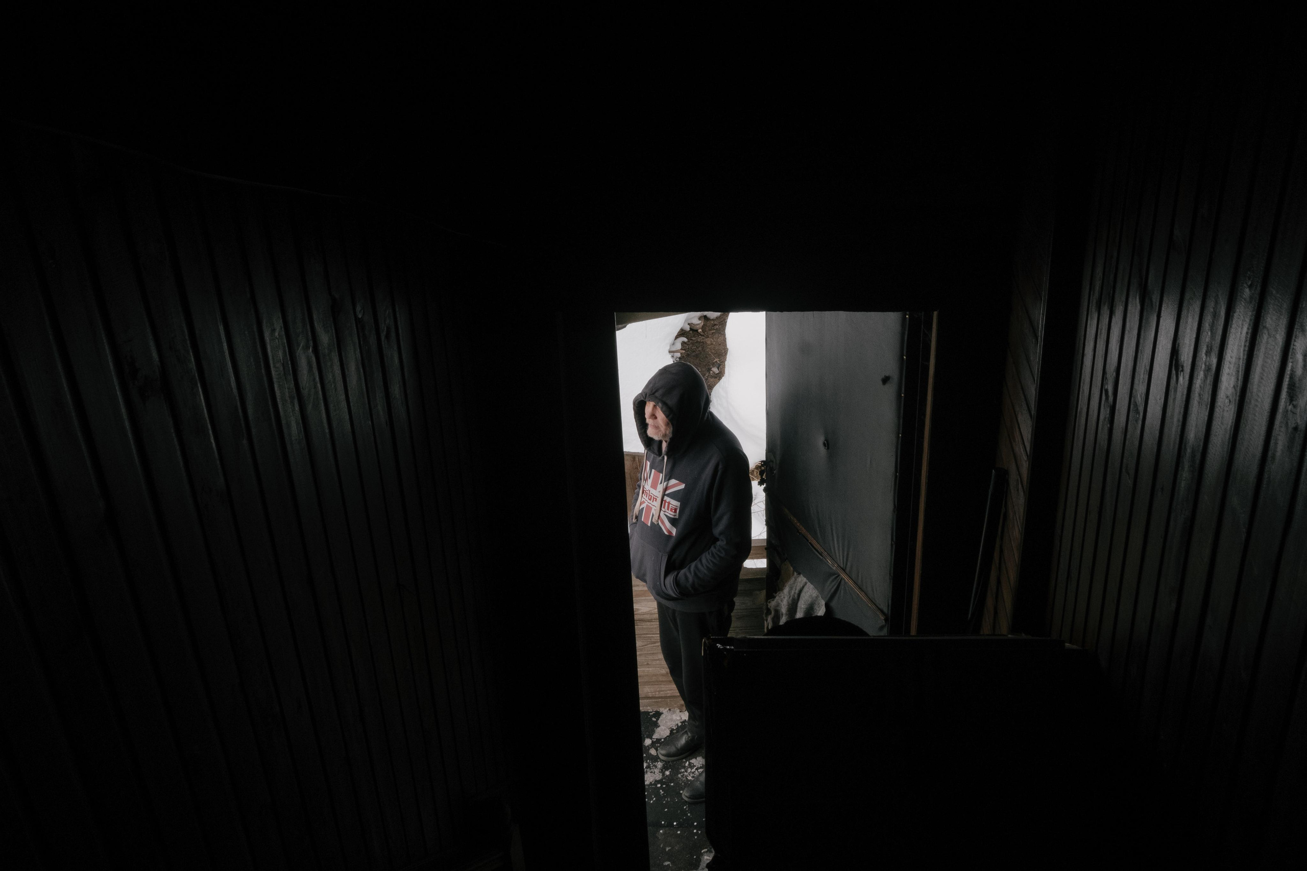 House on the road — for The Village. Photographer Anastasiya Dubrovina