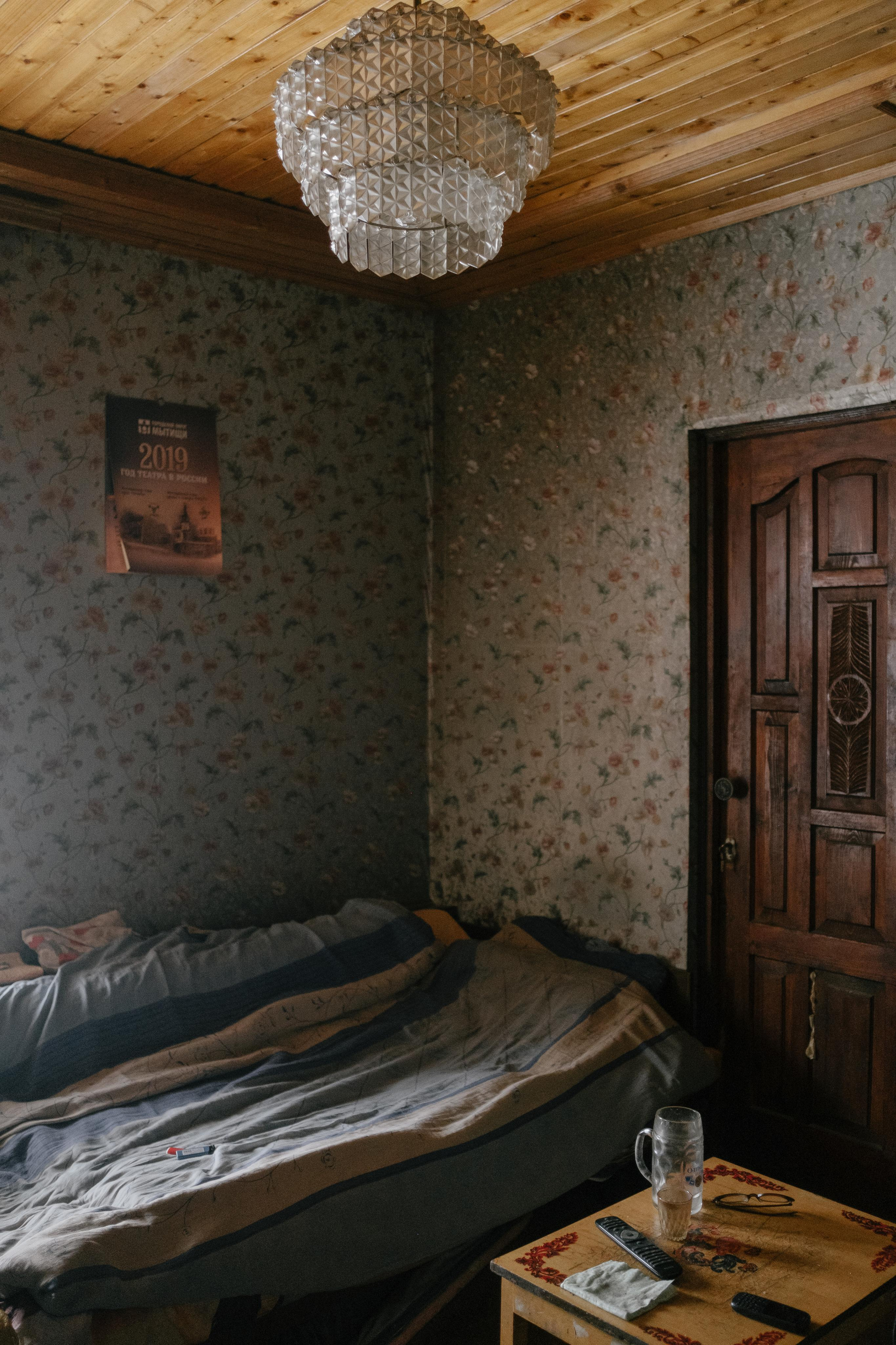 House on the road — for The Village. Photographer Anastasiya Dubrovina