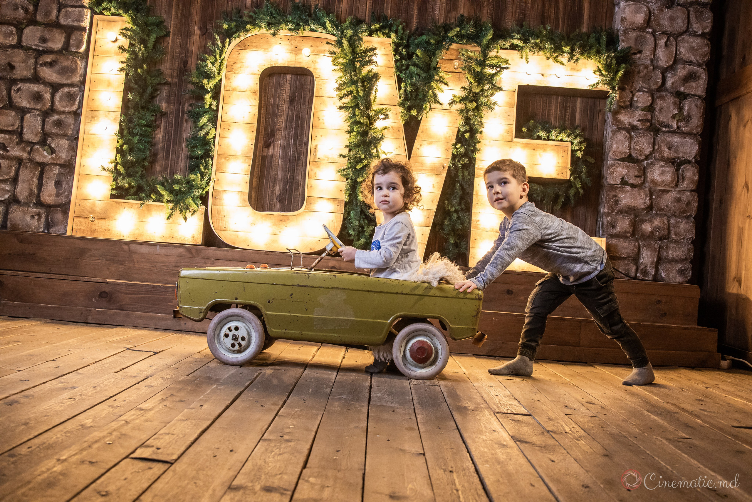 Sedinta foto de Revelion. ✔️ Servicii foto si video in Chisinau Moldova - Cinematic.md