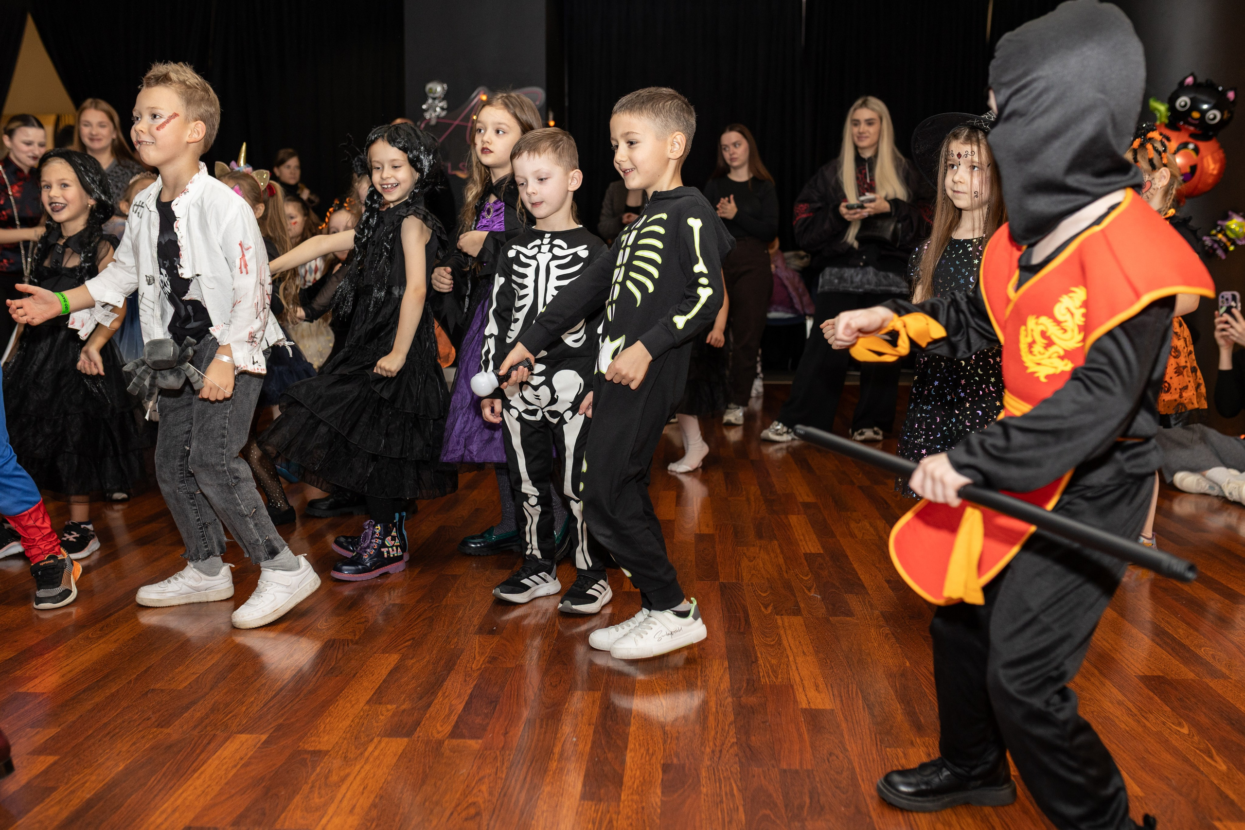Leo dance studio Helloween 2025. Семейный и детский фотограф в Варшаве Мила Бобровская