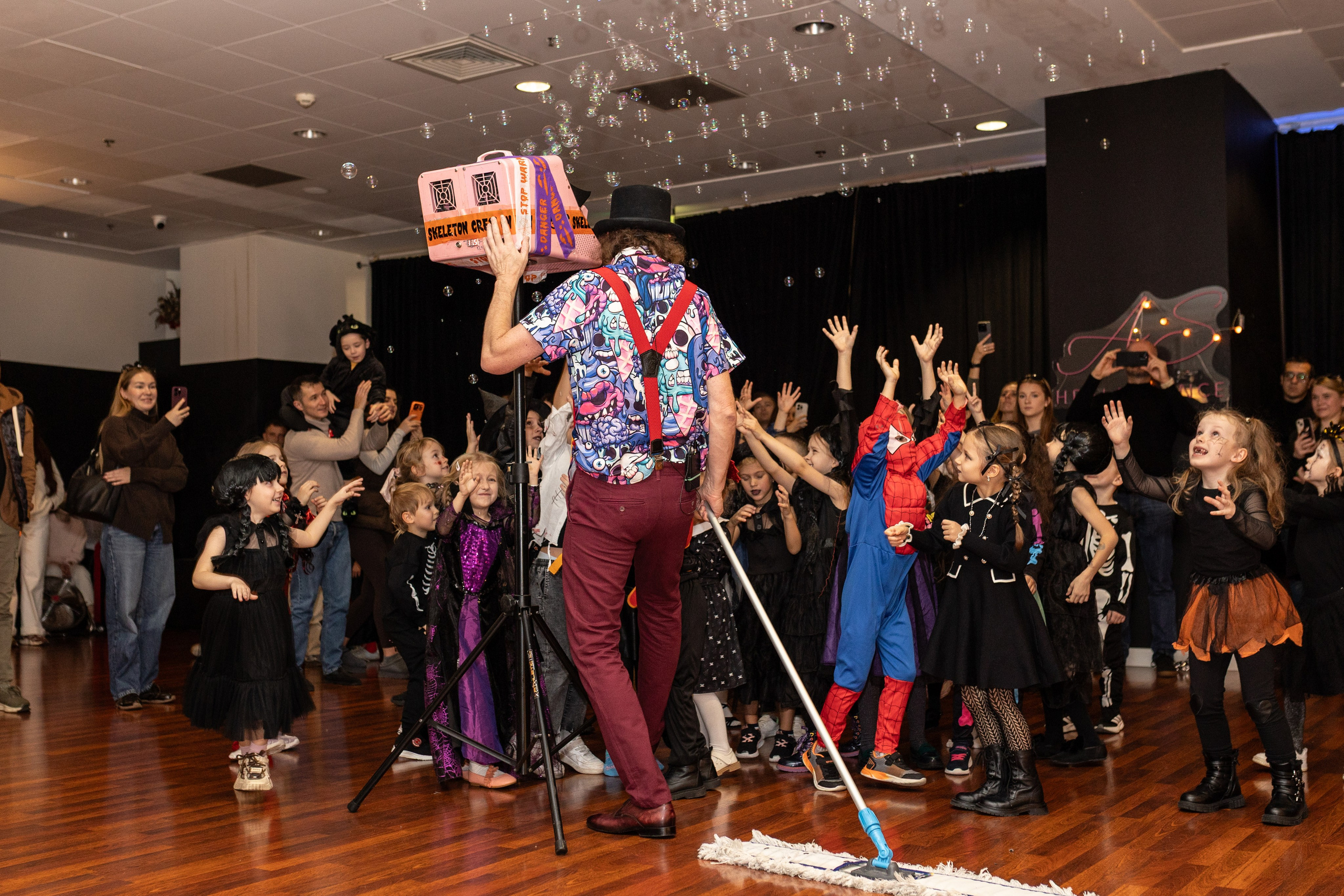 Leo dance studio Helloween 2025. Семейный и детский фотограф в Варшаве Мила Бобровская