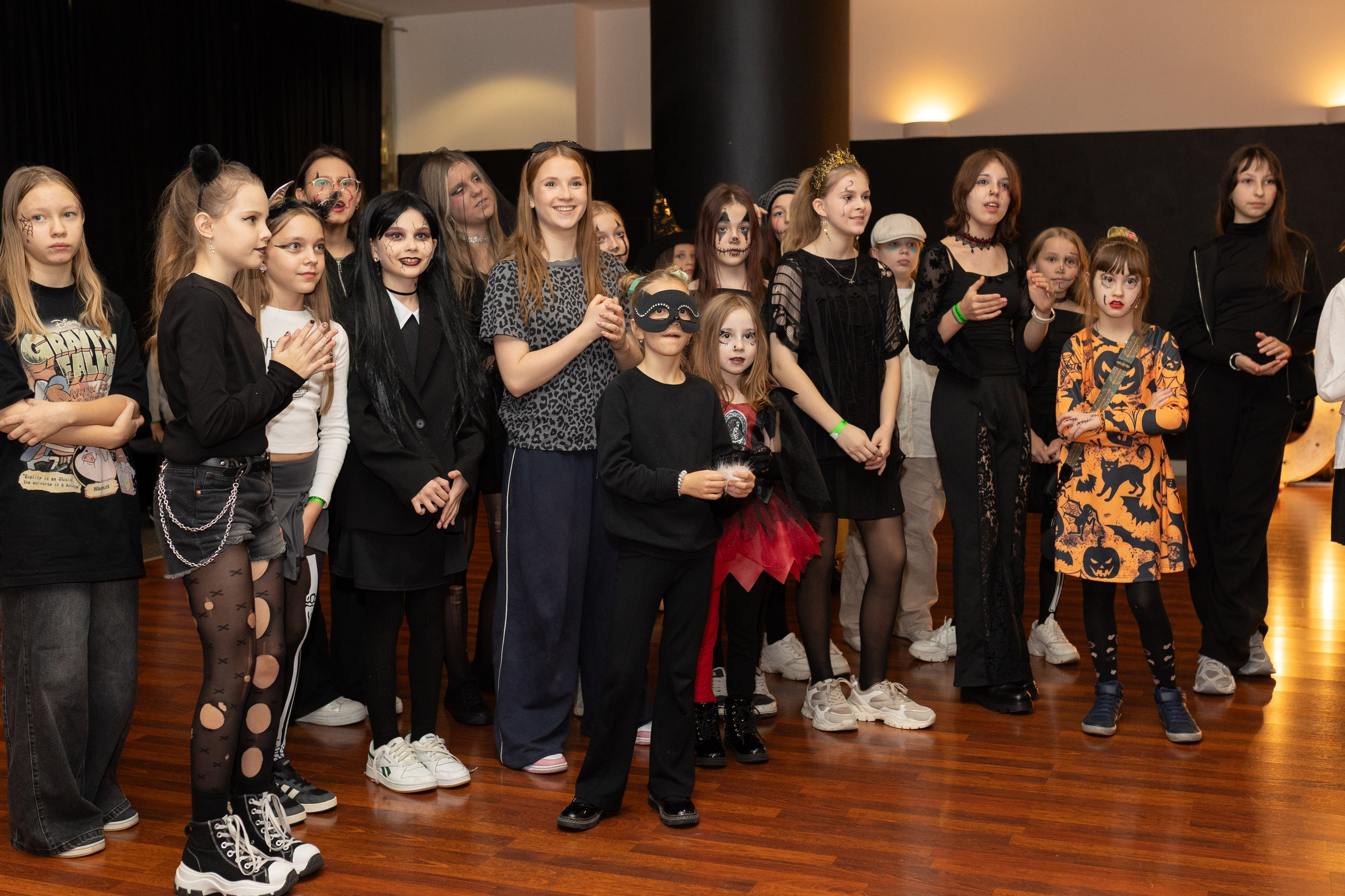 Leo dance studio Helloween 2025. Семейный и детский фотограф в Варшаве Мила Бобровская