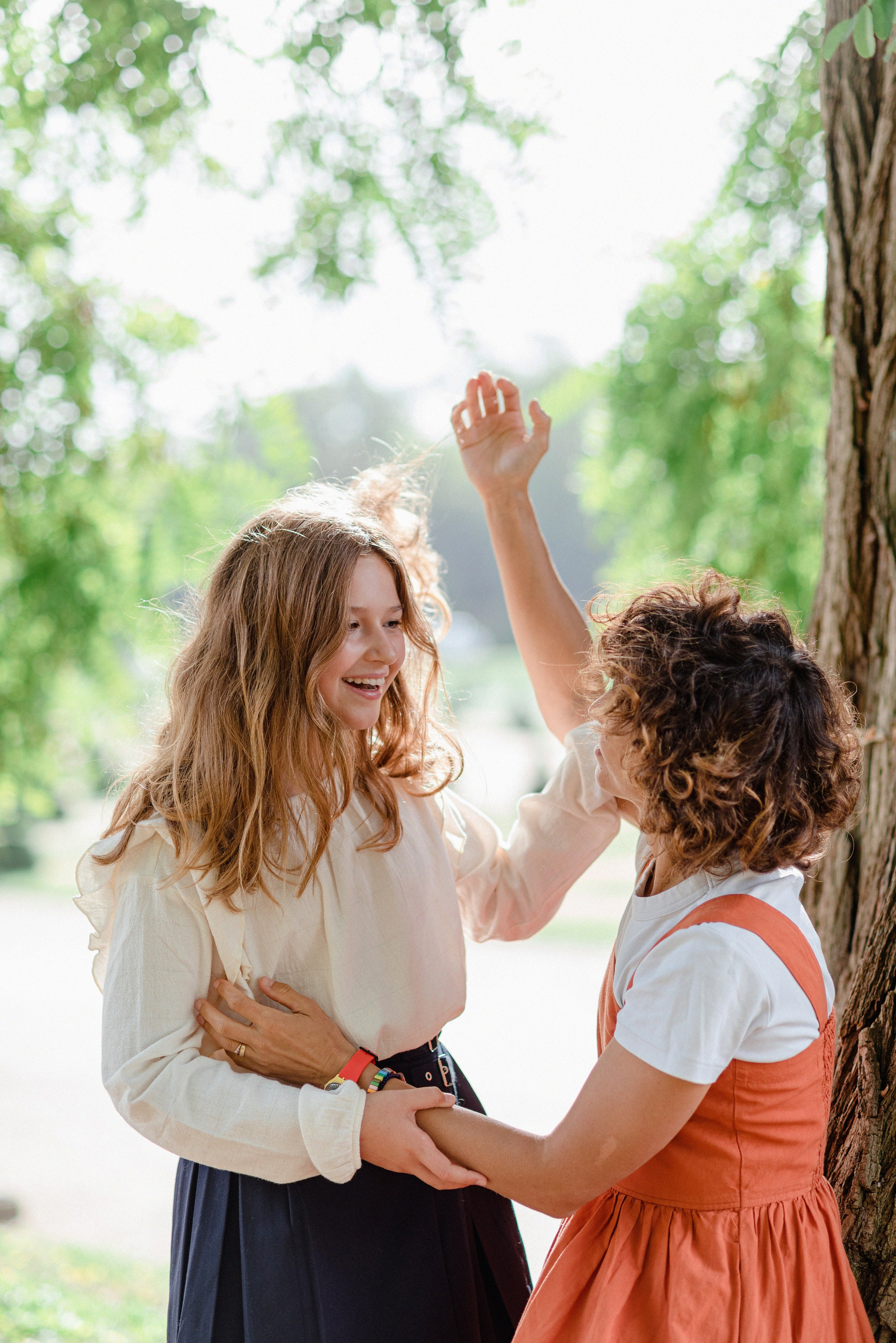 Autumn family photoshoot in a Parisian park. Ksenia Marchand/ Lifestyle photographer in Paris