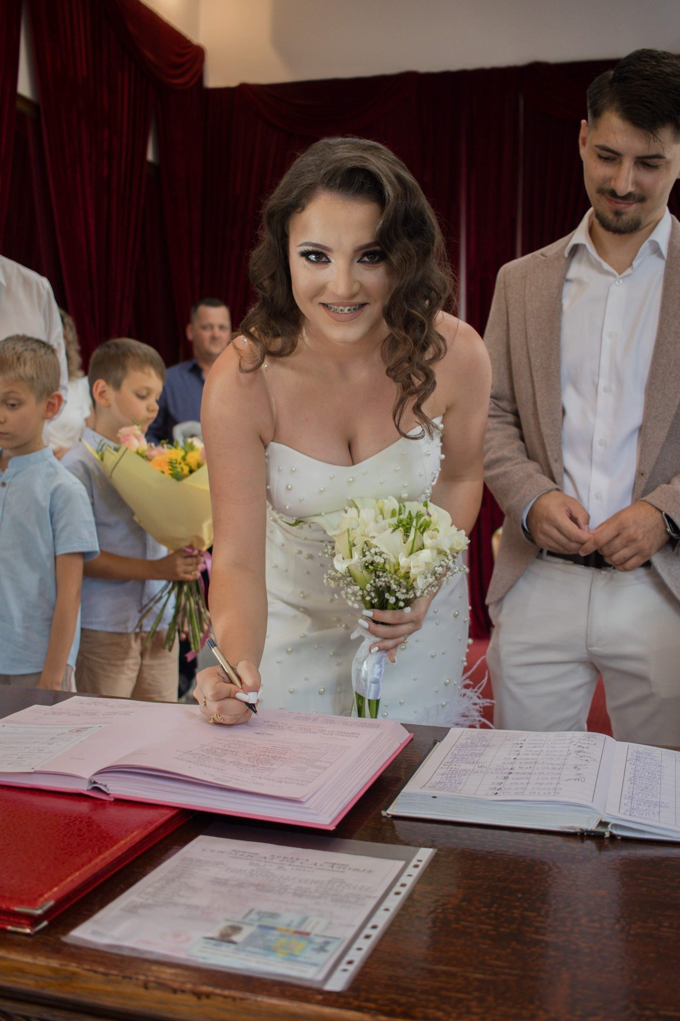 Ana & Mihai. Fotograf si videograf — evenimente si studio