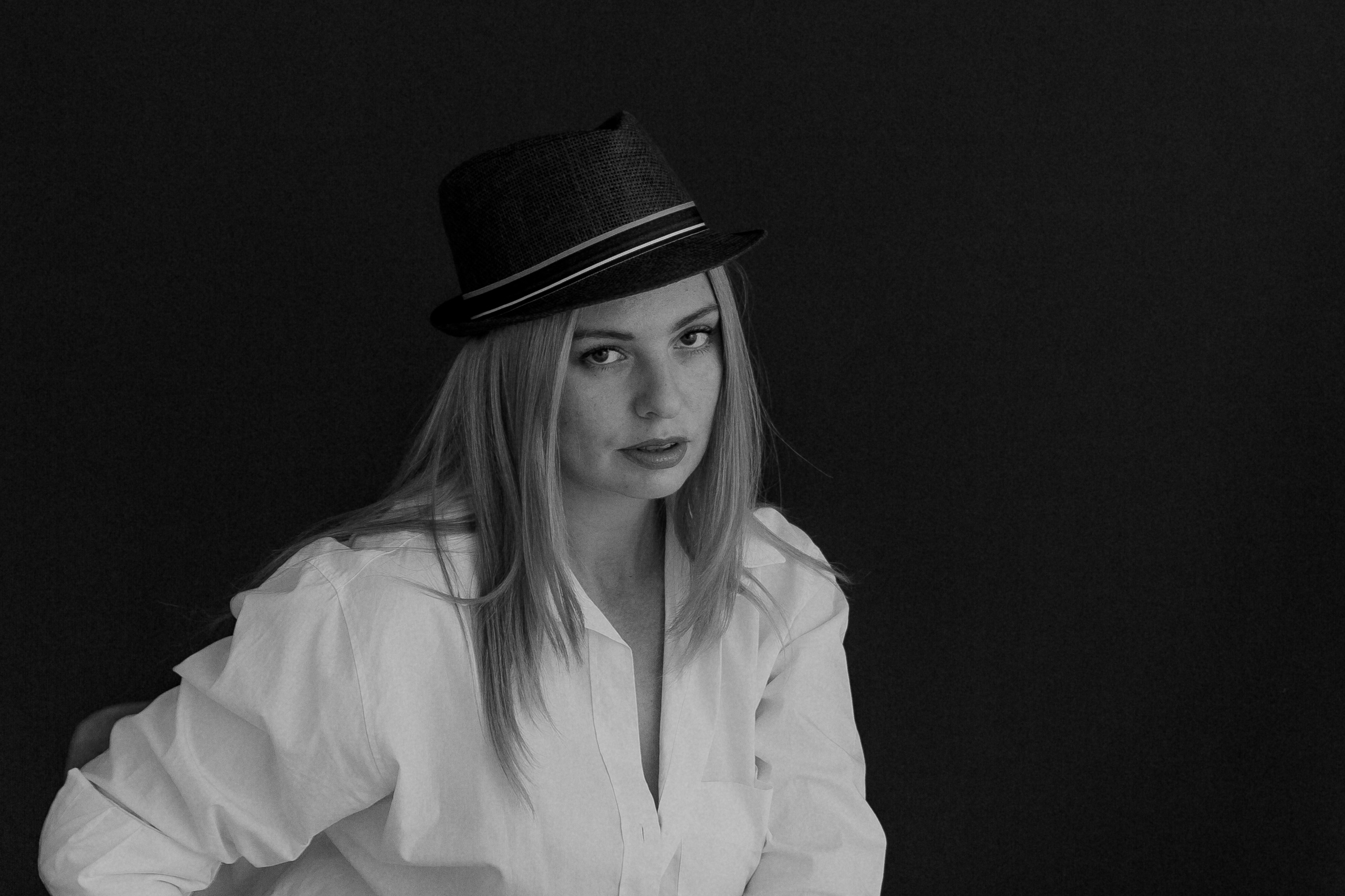 A black and white story. Iryna Zhyvora | Photographer | Stockholm