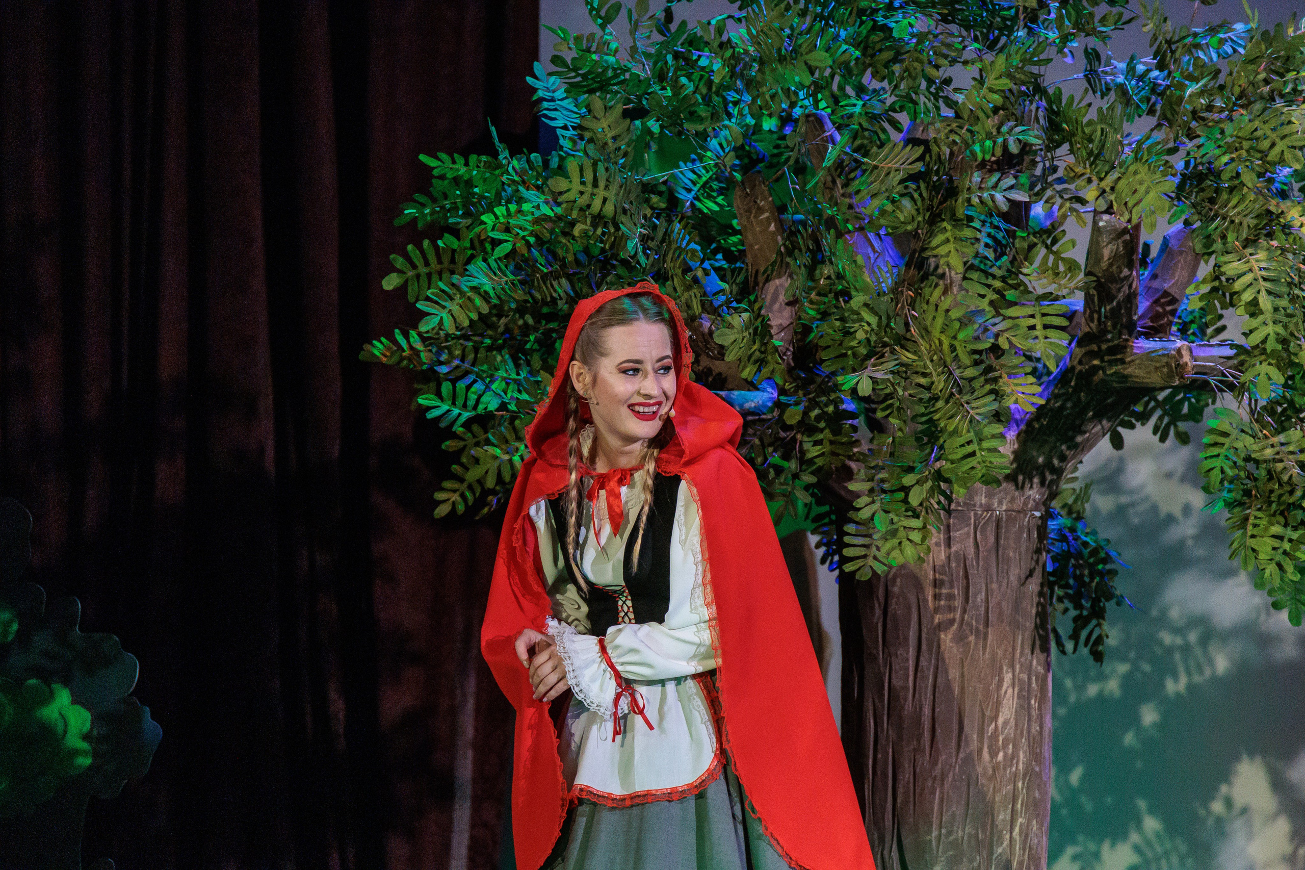 Povestea Scufita Rosie. Clounella. ✔️ Servicii foto si video in Chisinau Moldova - Cinematic.md