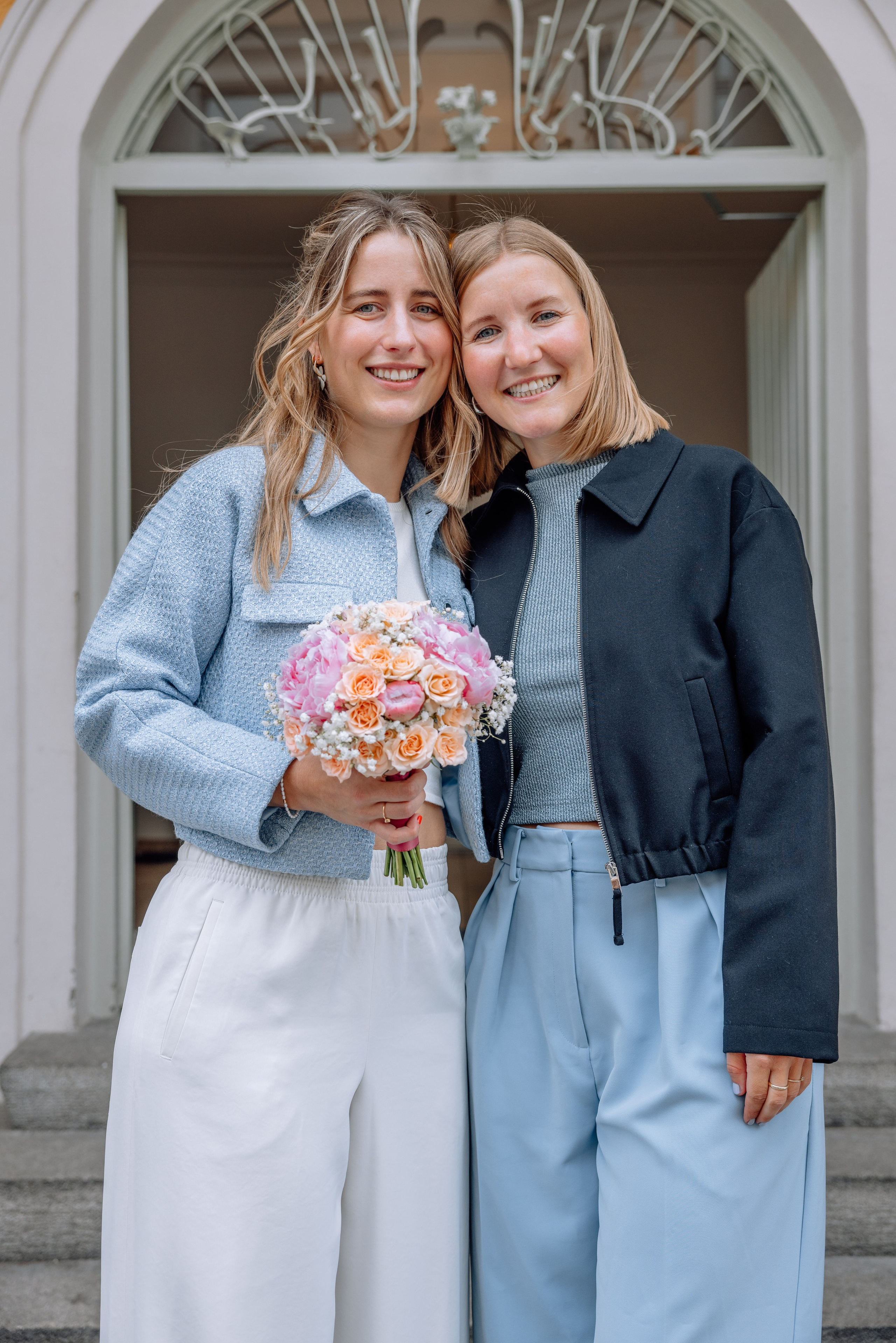 Romanrische Trauung im Standesamt Mandlstraße | München im Sommerlicht. Hochzeitsfotograf München Taufe Familienfotograf Tanja Mauke