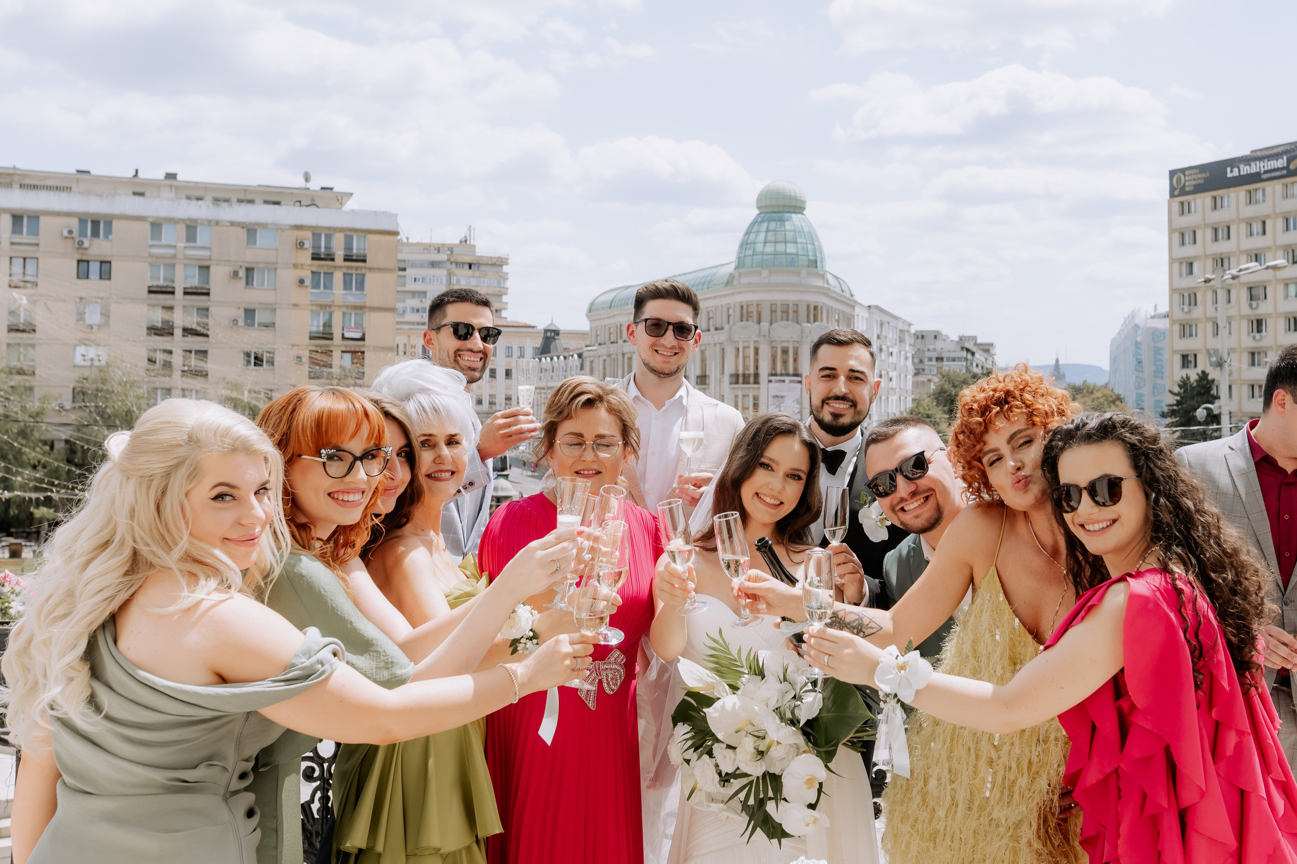 Cununie civila in aer liber , artificii de zi colorate , decor nunta , nunta la Hotel Traian. Proud Vision Weddings | Wedding Photography & Film — Servicii profesionale Foto Video Nunta Iasi