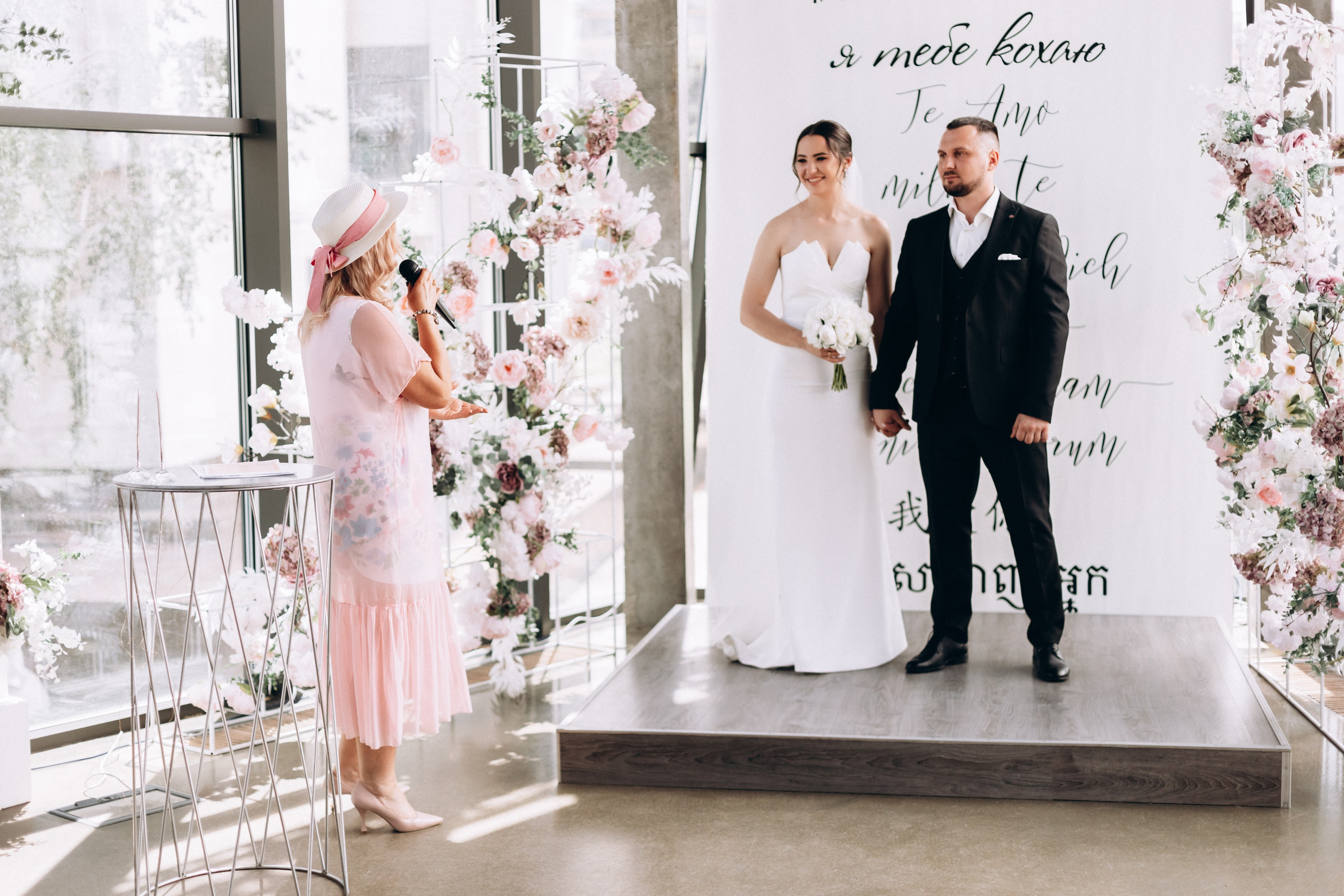 White Wedding. Wedding and Family Photograph