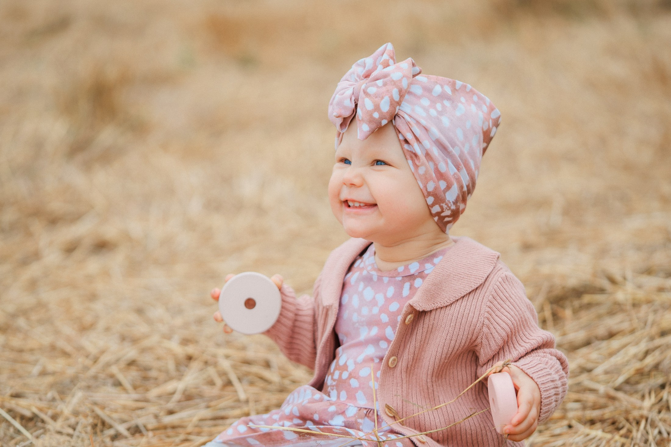 Yksivuotiskuvaus Tuomarinkylän kartanon pihalla