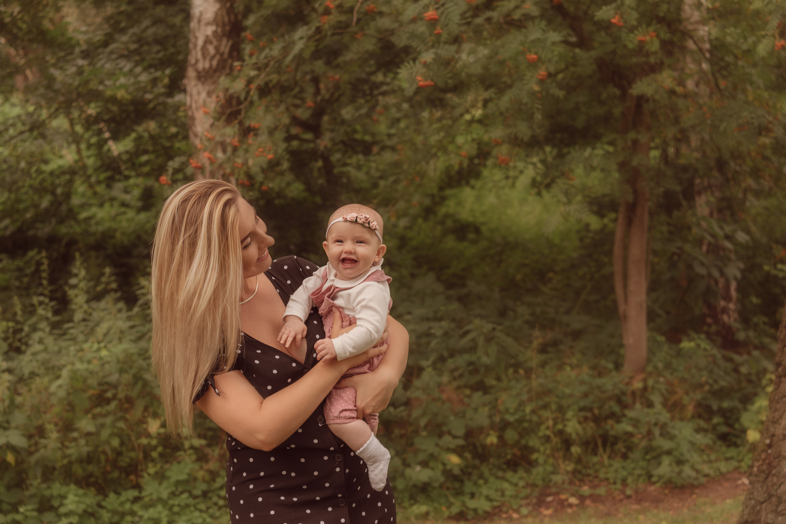 Hayley & Katja. Maternity Newborn and Family photographer Hamburg Claire Hambley